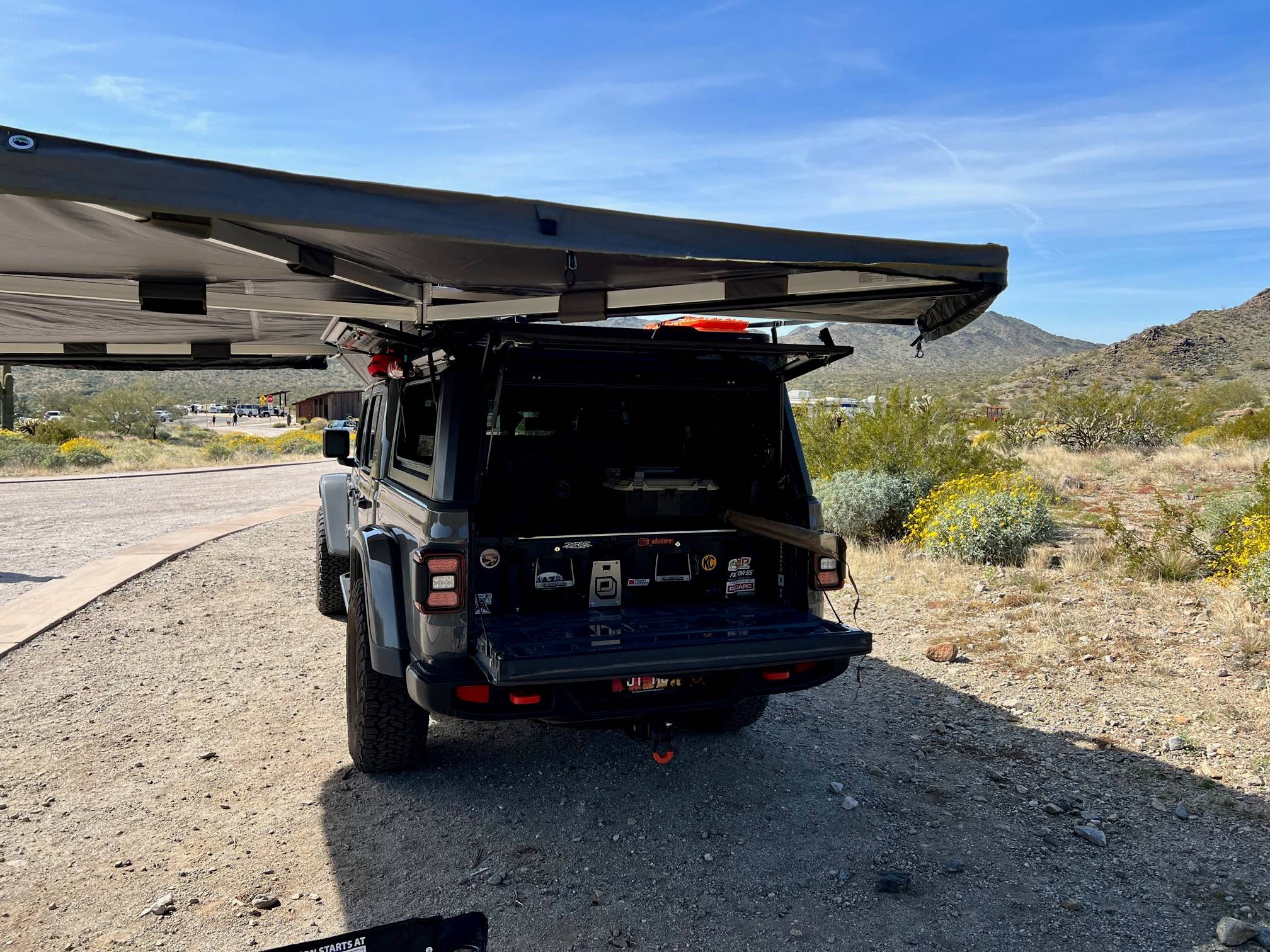 Jeep Gladiator RSI Smartcap and awnings OVS_deployedback