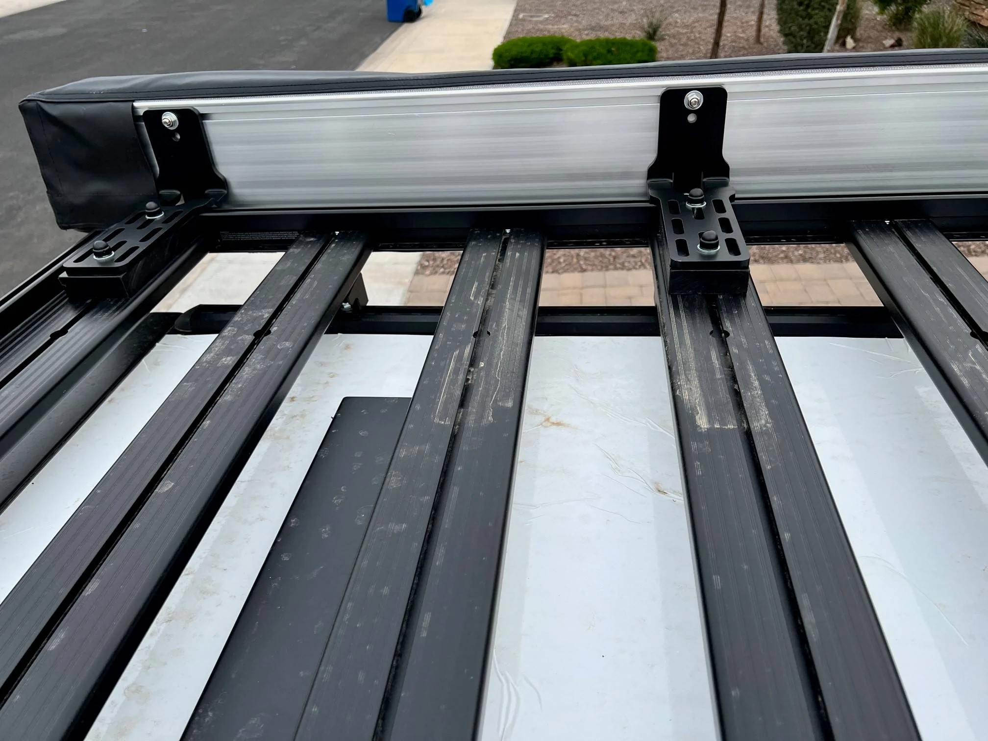 Jeep Gladiator RSI Smartcap and awnings OVS_topbrackets