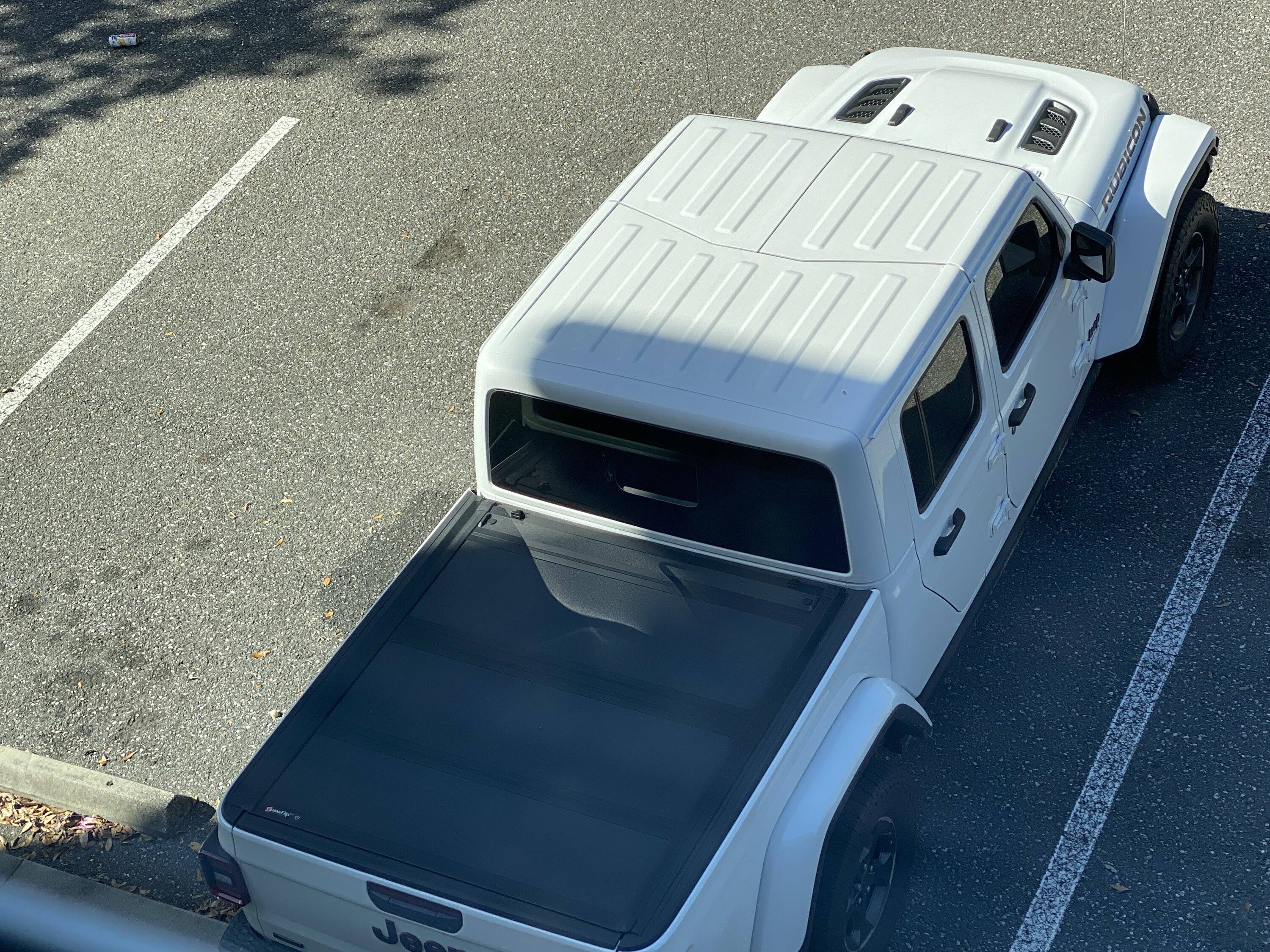 Jeep Gladiator Do I really need/want a bed cover? image