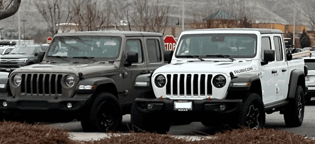 Jeep Gladiator Jeeps Parking Next To Jeeps IMG_2695