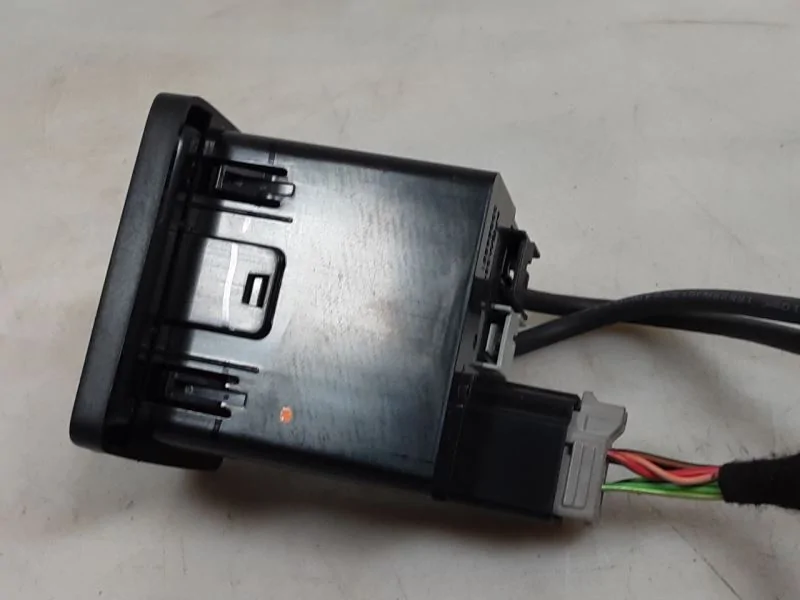 Jeep Gladiator Auxiliary Port Plug Jack Modification for RJ45 Aux Port 2