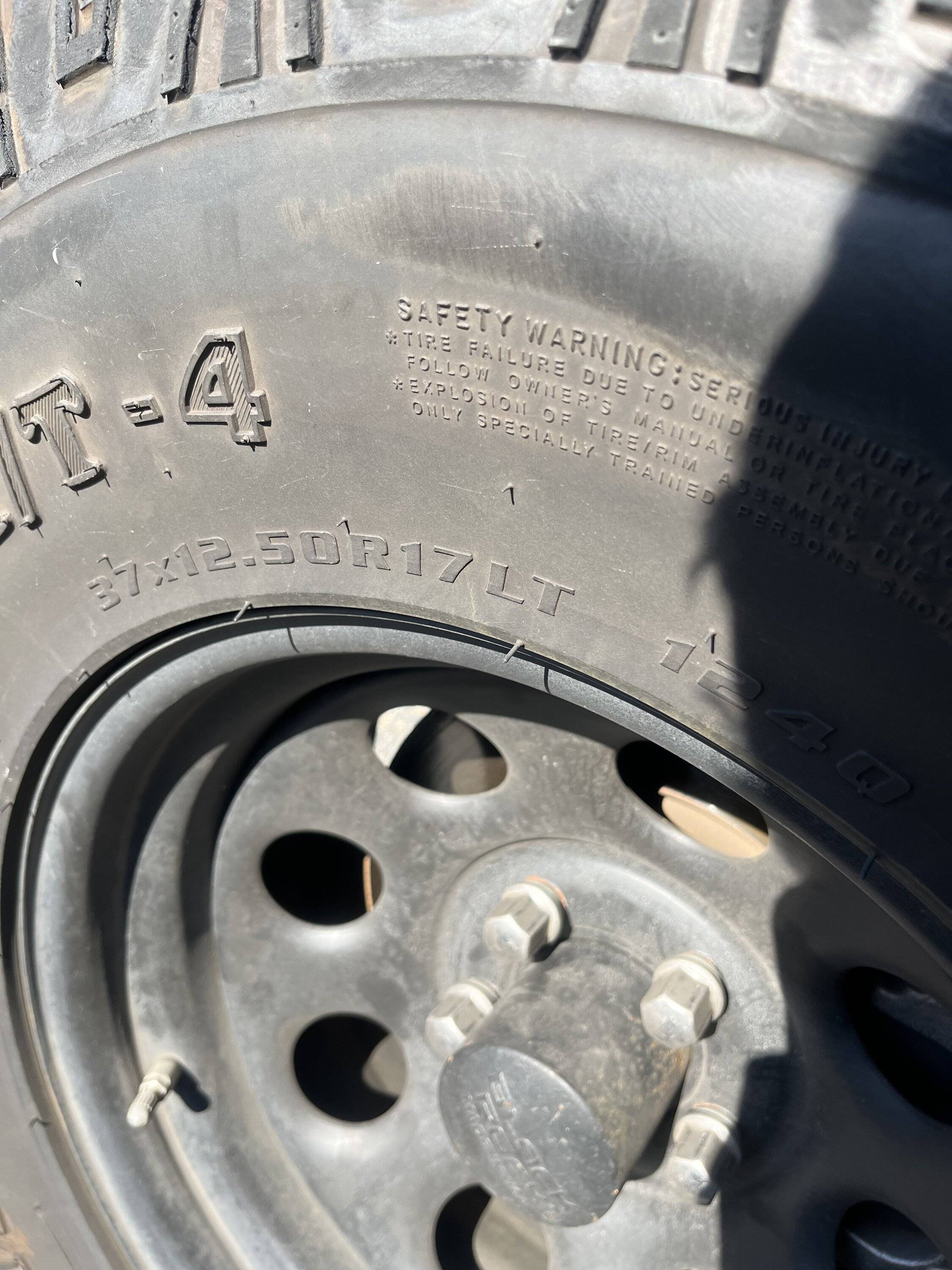Jeep Gladiator 37x12.50r17 kenati trail hogs 10722182-575E-415A-8CF3-A75DCD73573A