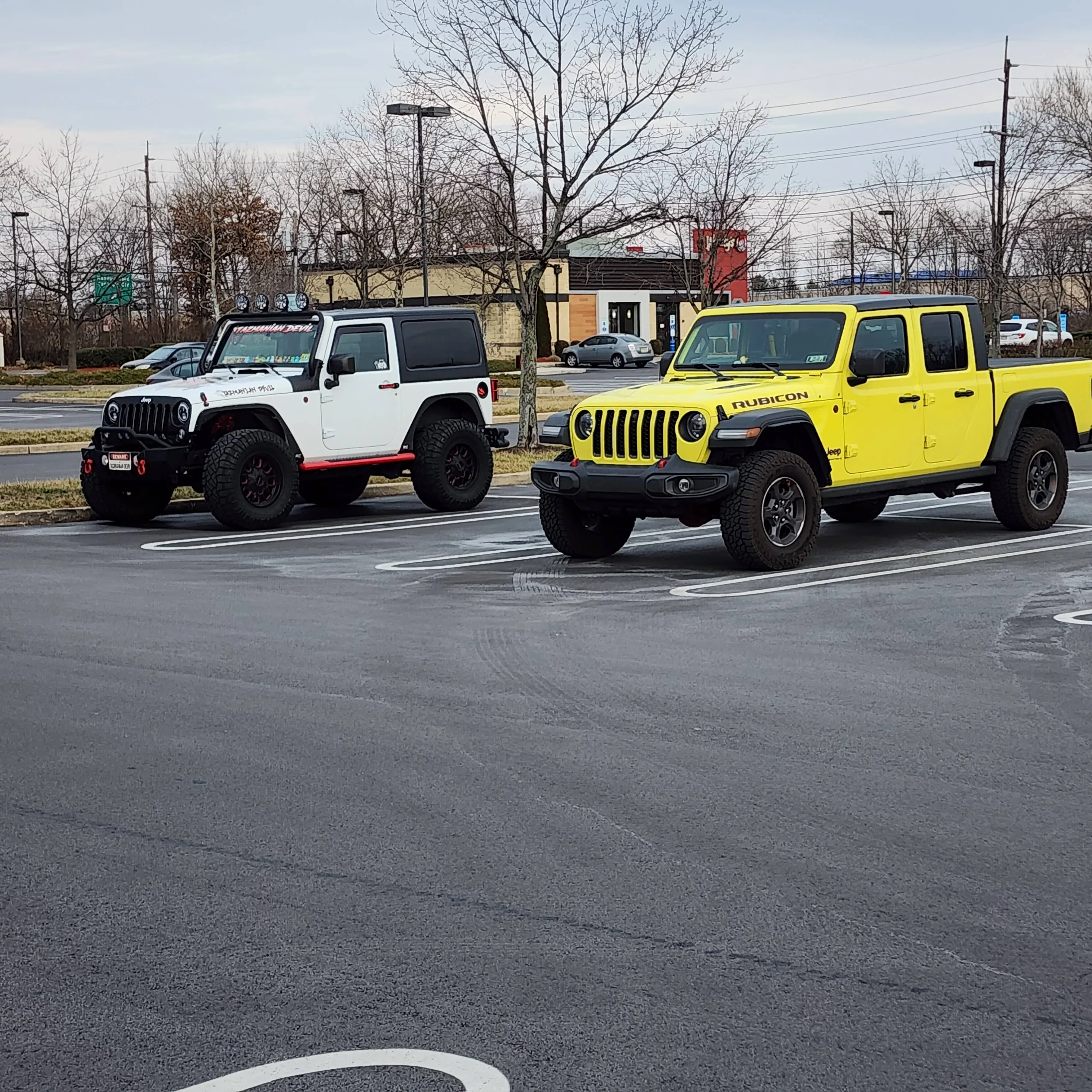 Jeep Gladiator Jeeps Parking Next To Jeeps 20230209_151712