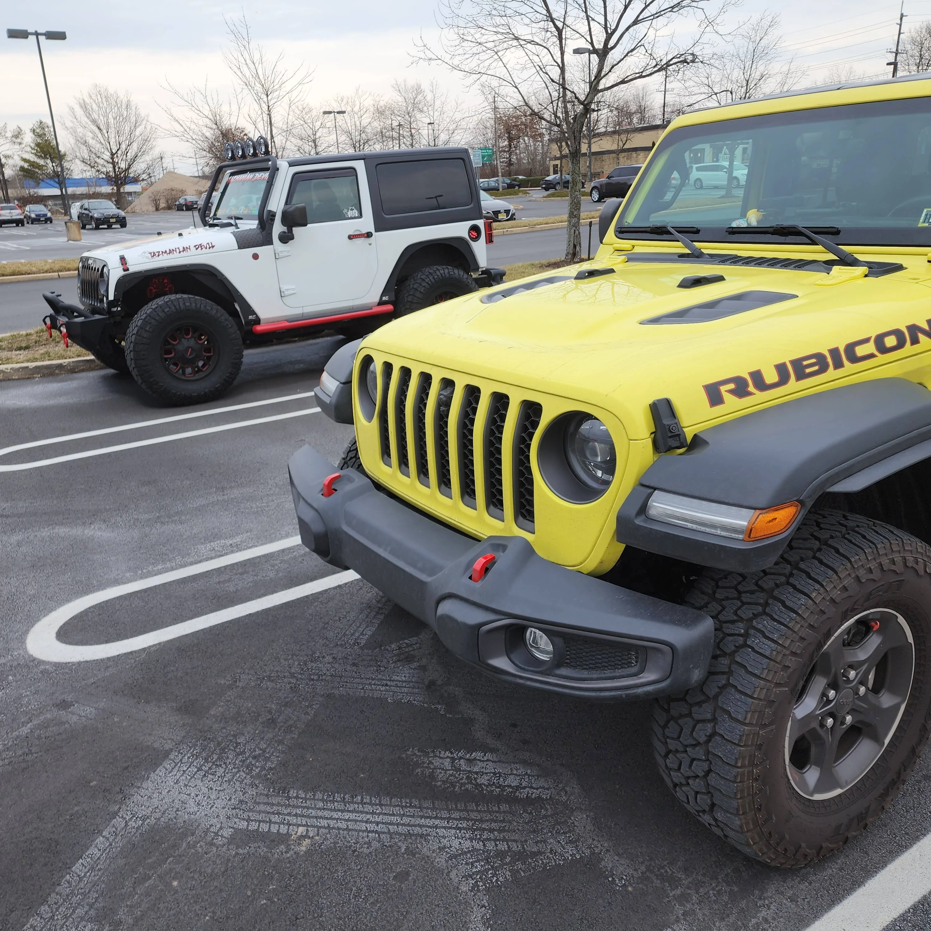 Jeep Gladiator Jeeps Parking Next To Jeeps 20230209_151134