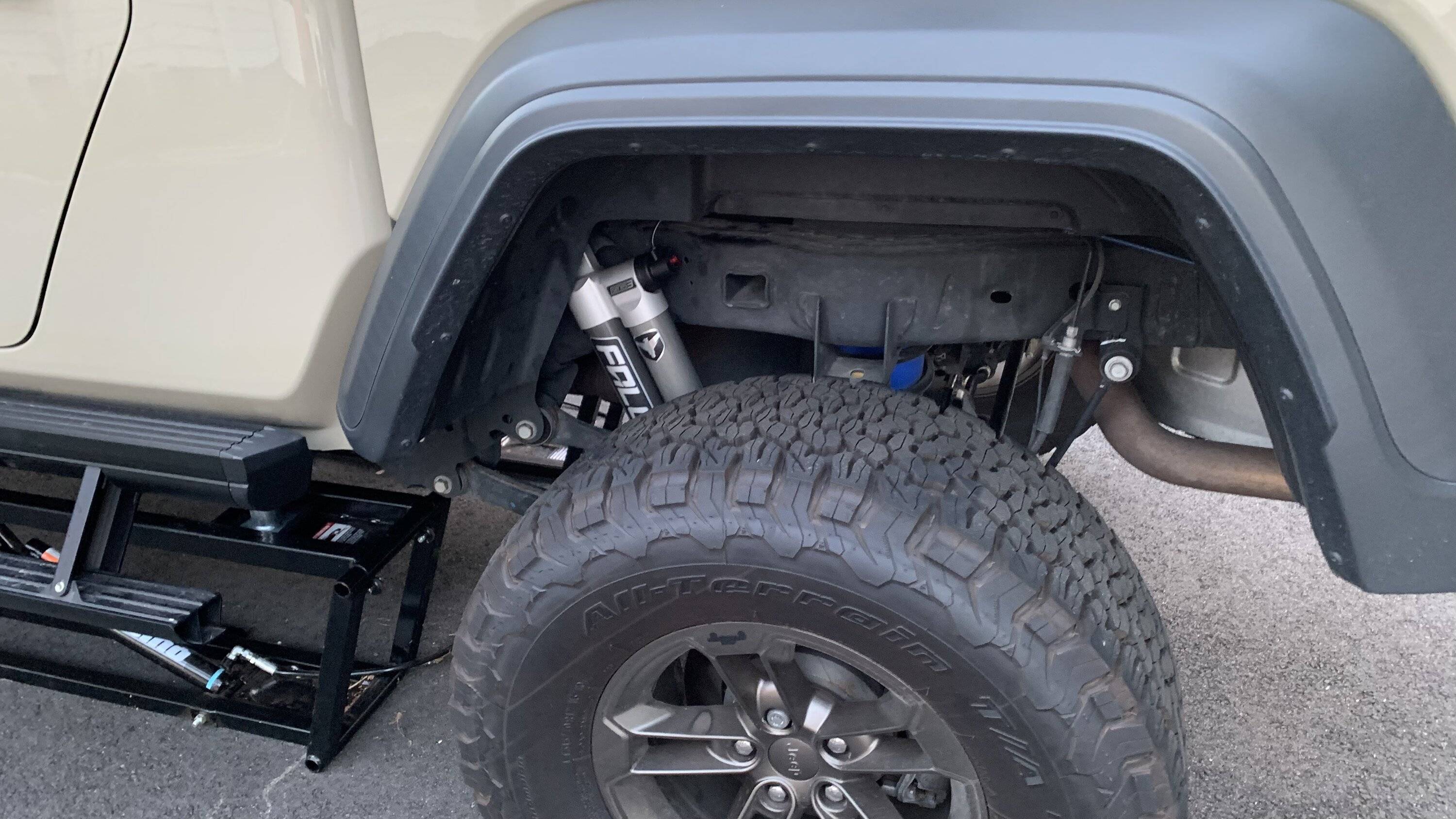 Jeep Gladiator Falcon E-Adjust Adapt 906050E7-A9F6-4DBD-82A8-5E81D9D66020