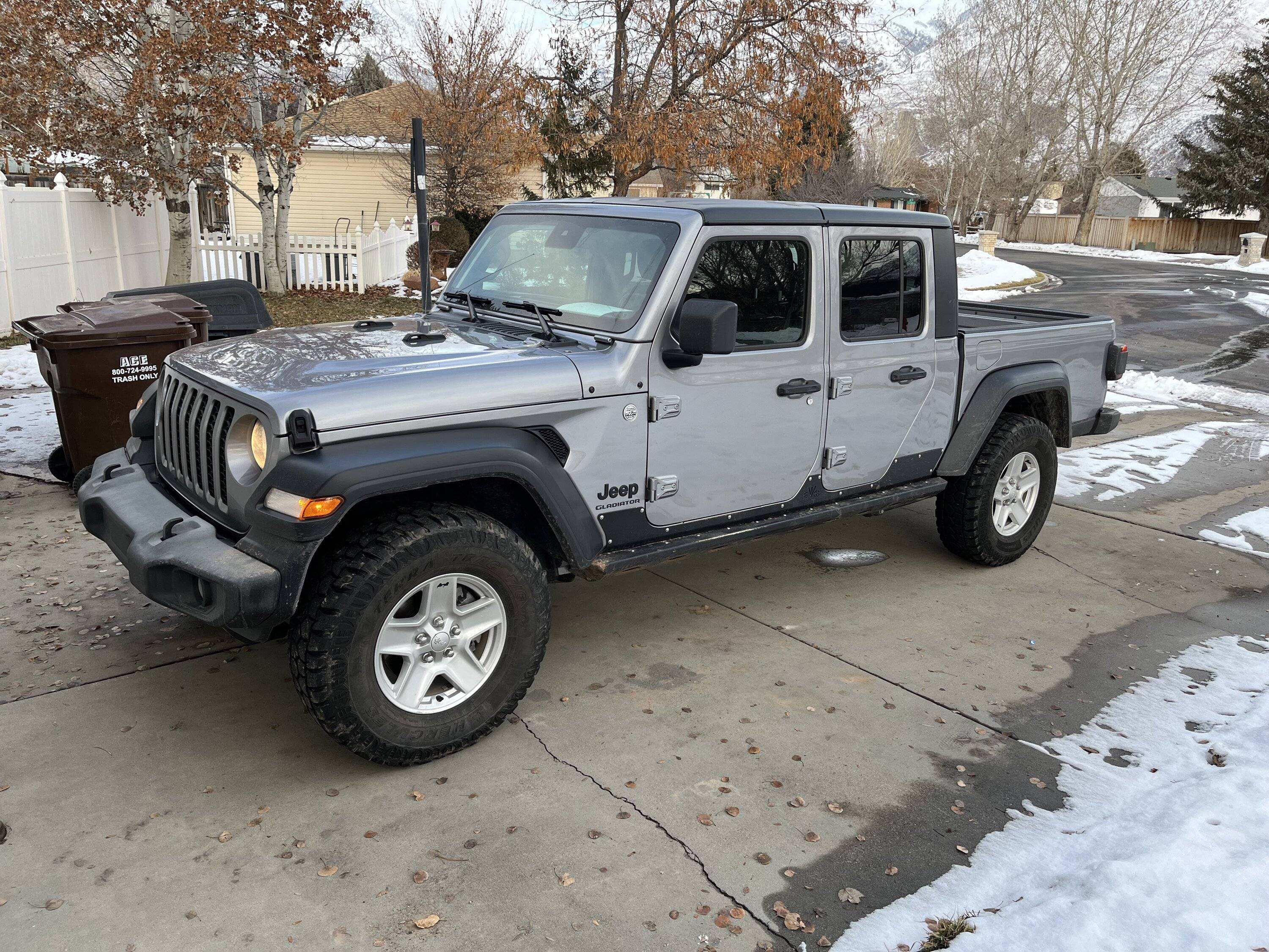 Jeep Gladiator El Guapo - Billet Silver JT Sport S 69404490283__AB3B9541-1769-47E0-8469-983D66B3F683
