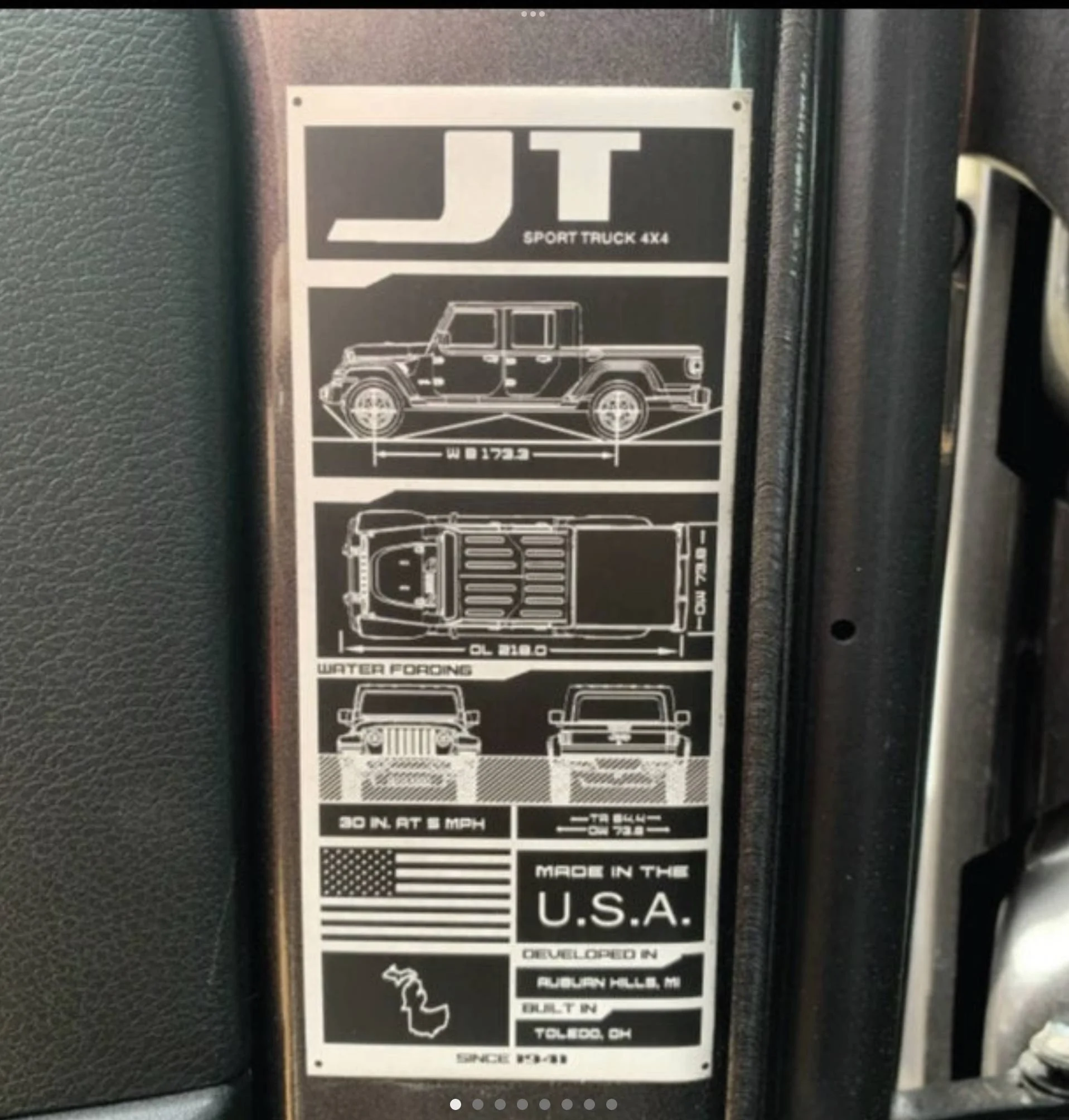 Jeep Gladiator Covering up visor warning decals. E8A8A9D9-BD7B-4EFB-8729-B300FAAA2BE2