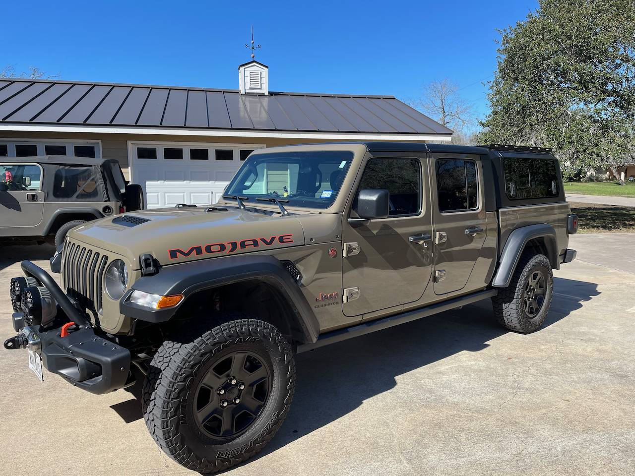 Jeep Gladiator REDUCED-$46,500: 2020 Gator Gladiator Mojave w/RSI Smartcap/Custom Bed Drawers/Extras IMG_0527