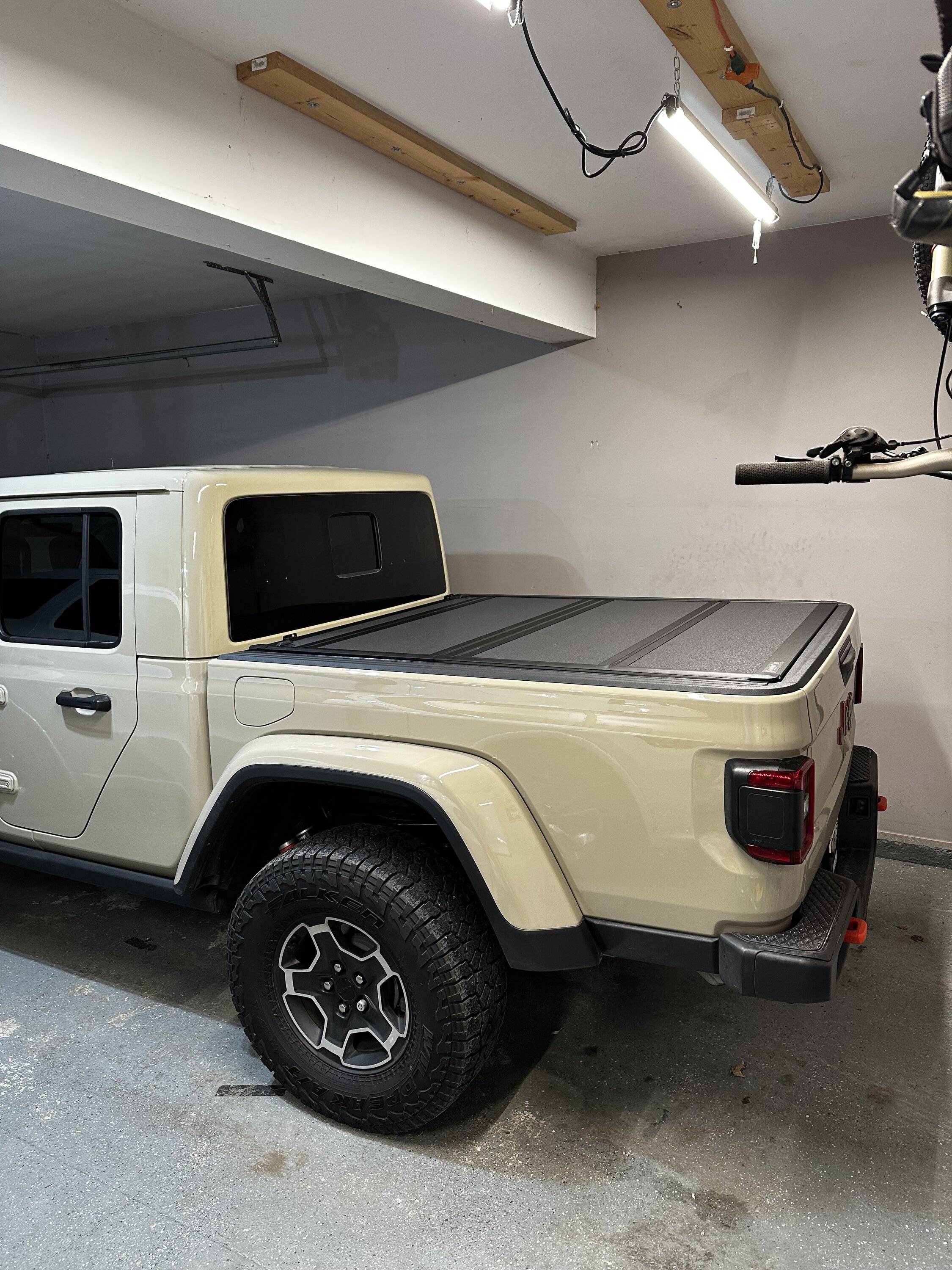Jeep Gladiator Bakflip Mx4 Tonneau for Jeep Gladiator IMG_0895