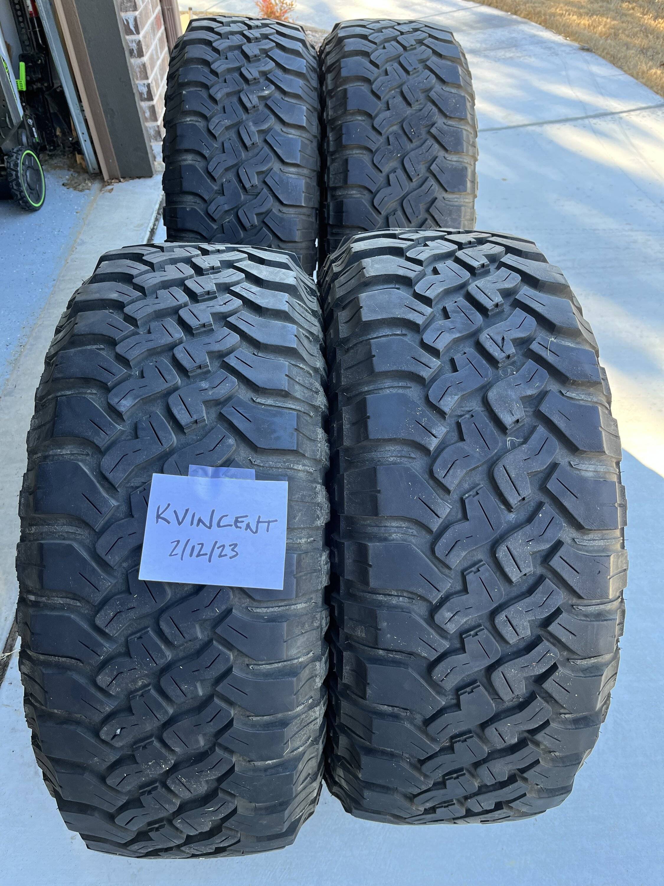 Jeep Gladiator Four Falken Wildpeak M/T 35-12.50-17 35s with note