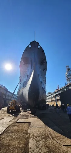 Jeep Gladiator Mud, bikes, beach and a Battleship ShipFront
