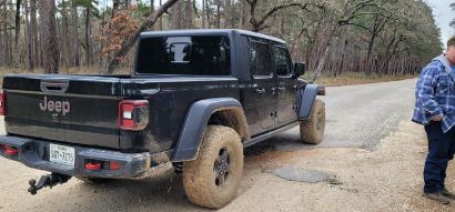 Jeep Gladiator Mud, bikes, beach and a Battleship Mud2