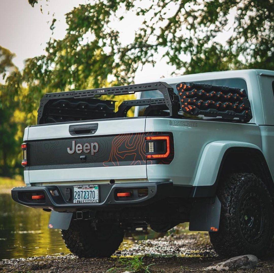 Jeep Gladiator TUWA Pro introduces a new design to Shiprock Mid Rack Collection --  height adjustable version! Snapinsta.app_1080_299677326_605101534553503_9097850984115802730_n