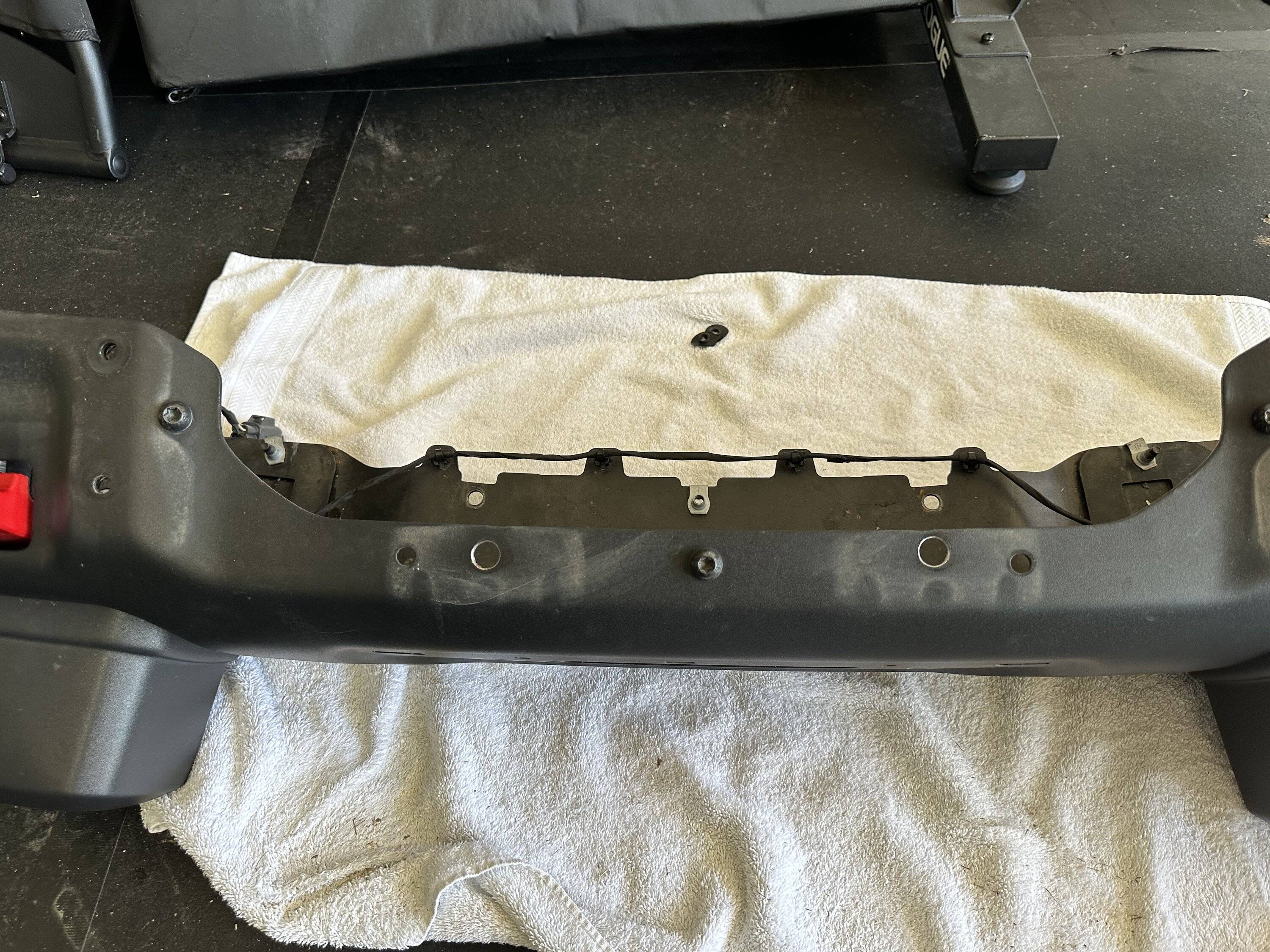 Jeep Gladiator Secondhand Steel Bumper, how many screws am I missing? 5514DAB1-4694-495E-81DD-66BD9B6593D8