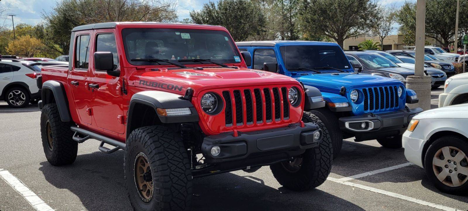 Jeep Gladiator Jeeps Parking Next To Jeeps Screenshot_20230216_145648_Gallery