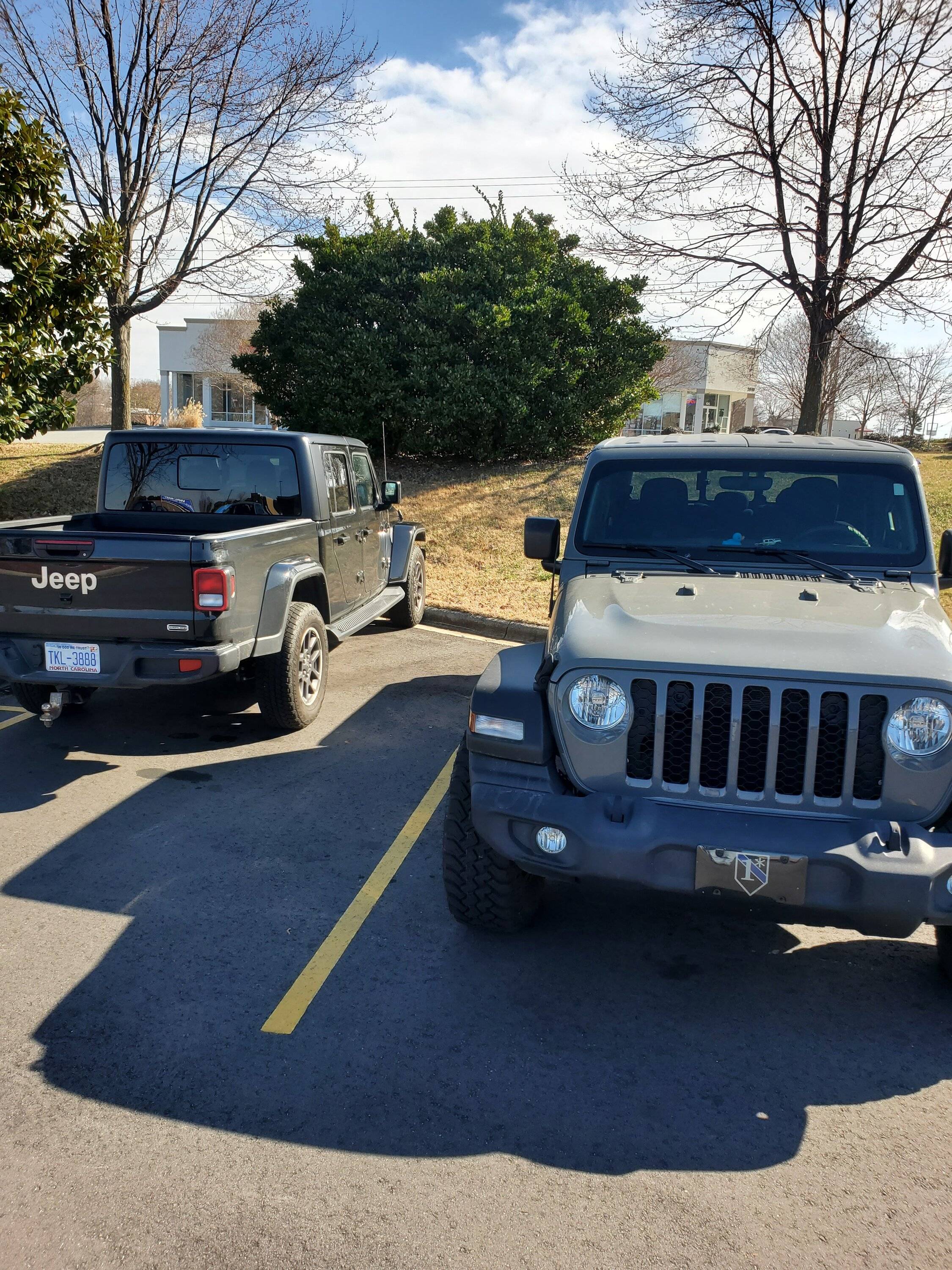 Jeep Gladiator Jeeps Parking Next To Jeeps 20230203_111954