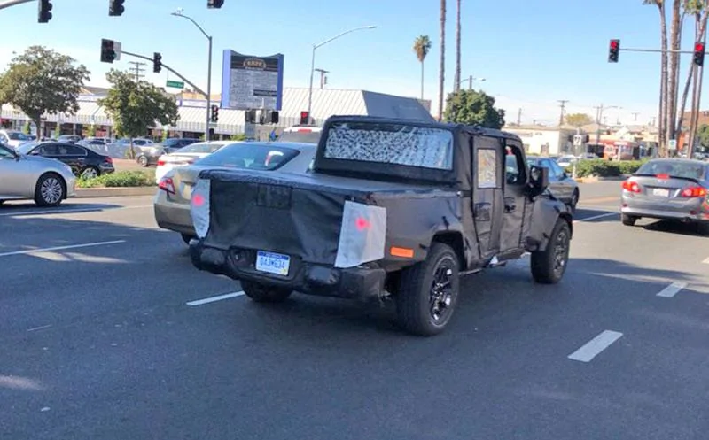 Jeep Gladiator Jeep Gladiator Pickup Truck (JT) Spy Pics and Videos! jeep-pickup-scrambler