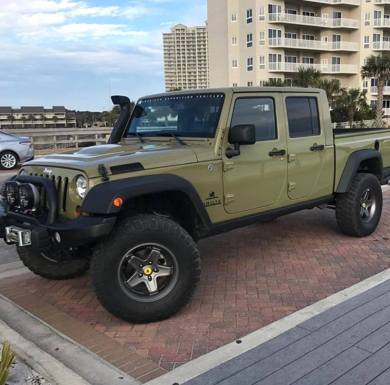 Jeep Gladiator Jeep Gladiator Pickup Truck (JT) Spy Pics and Videos! A1647B6B-2733-468D-9F9B-D1187B11ECE5