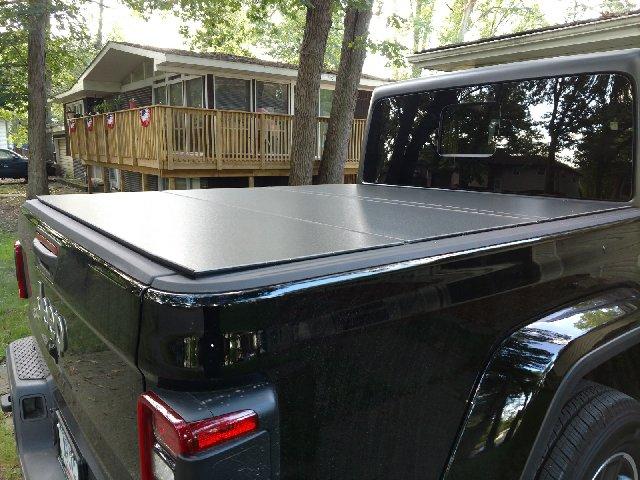 Jeep Gladiator WeatherTech vs UnderCover Hard Tonneau Cover IMG_20190828_173656451