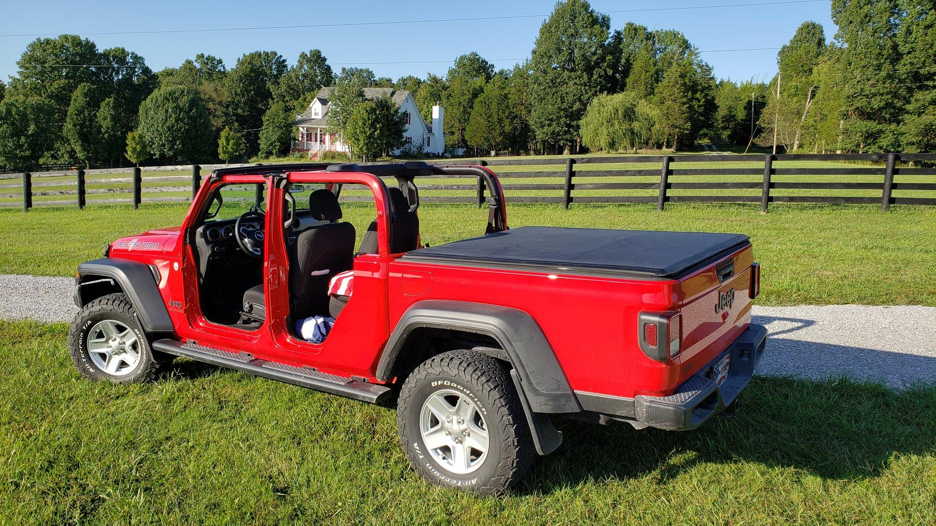 Jeep Gladiator Why do owners never take doors/tops off or go off-road? 20190828_182530