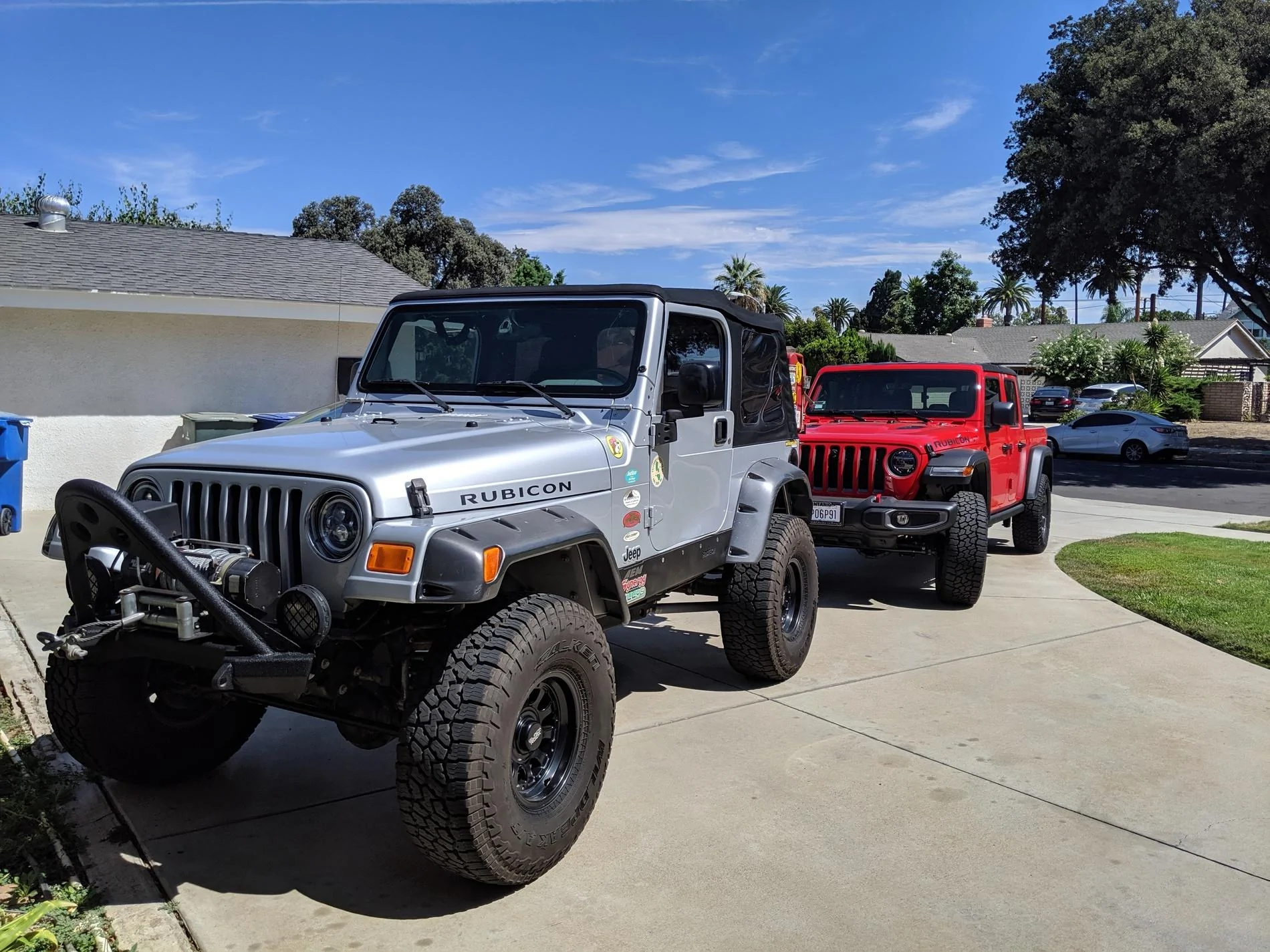 Jeep Gladiator Why do owners never take doors/tops off or go off-road? dyAgTaf
