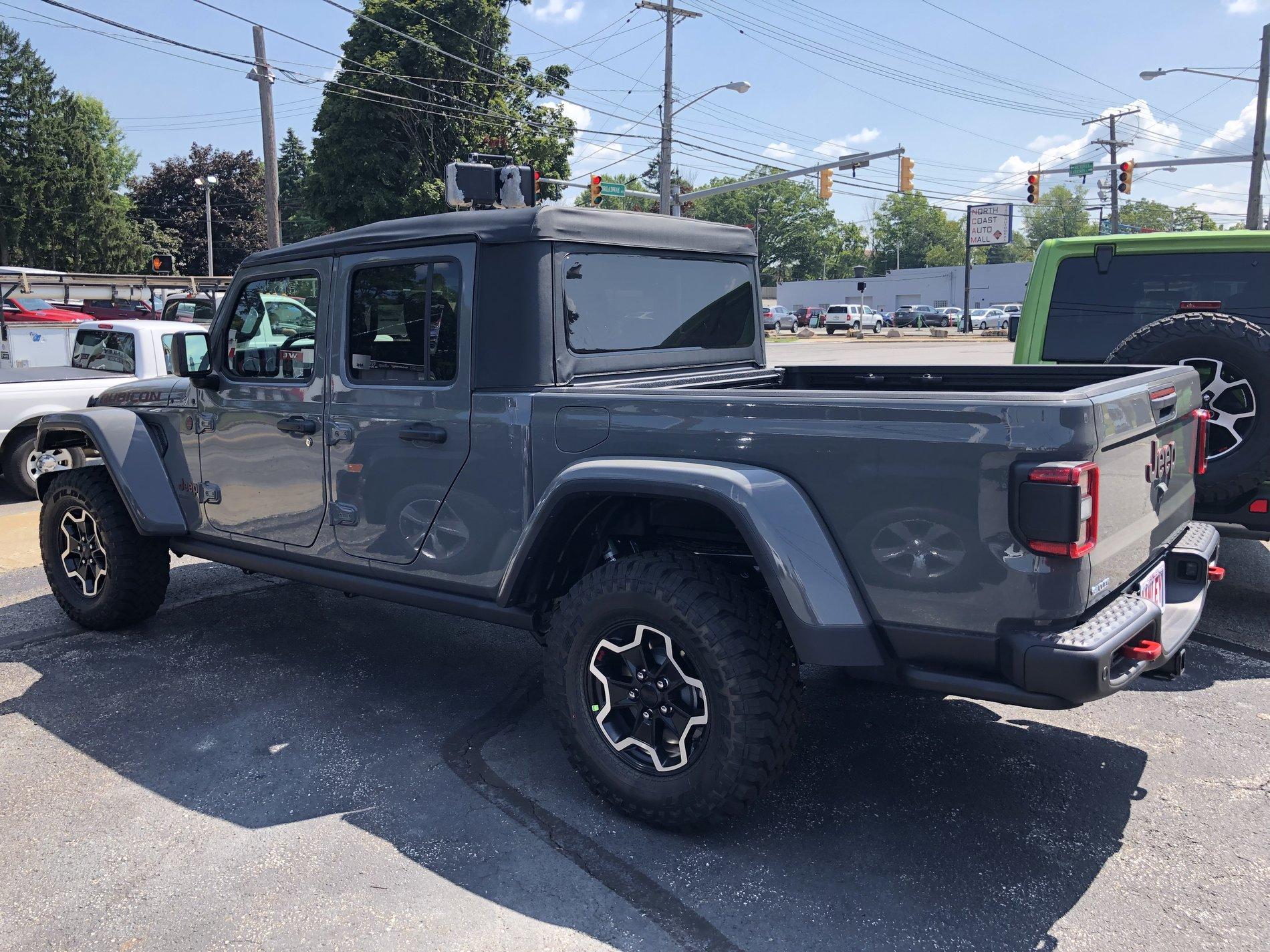 Jeep Gladiator Sting grey owners (future) check in 68C6A2F0-6E8A-4E12-94A7-2C067D32F54E