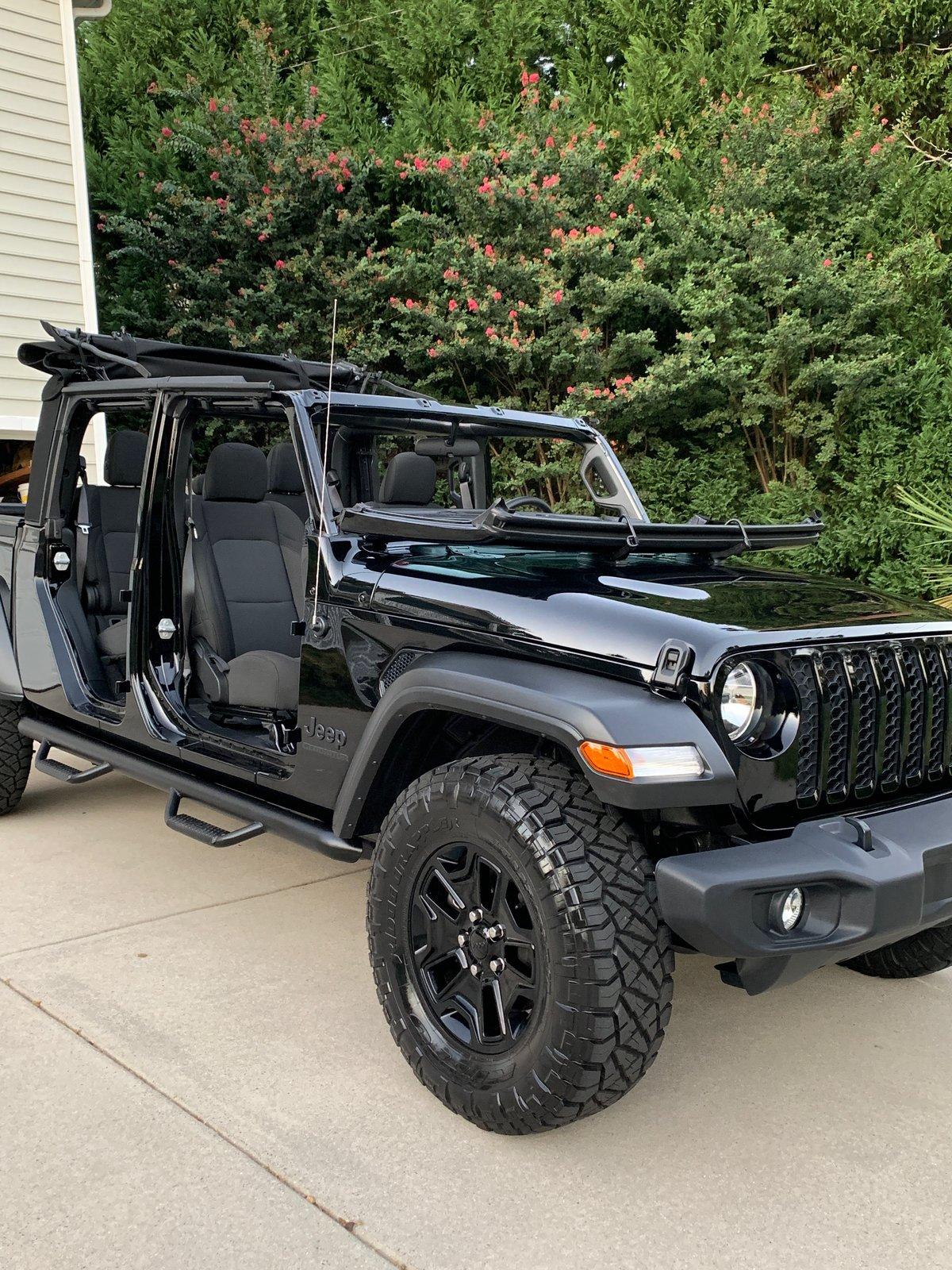 Jeep Gladiator bigger tires on unlifted Sport S D17F4912-26A4-4D44-ADF4-1CF58646BDAA