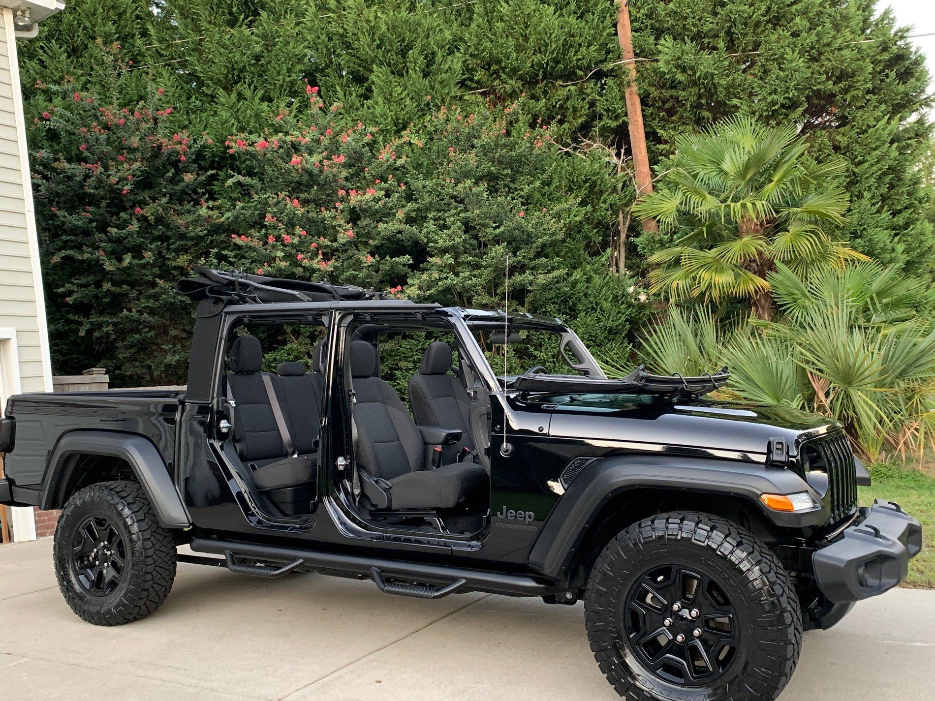 Jeep Gladiator bigger tires on unlifted Sport S 592FAEC4-0E46-4520-BEFA-122C56D333DC