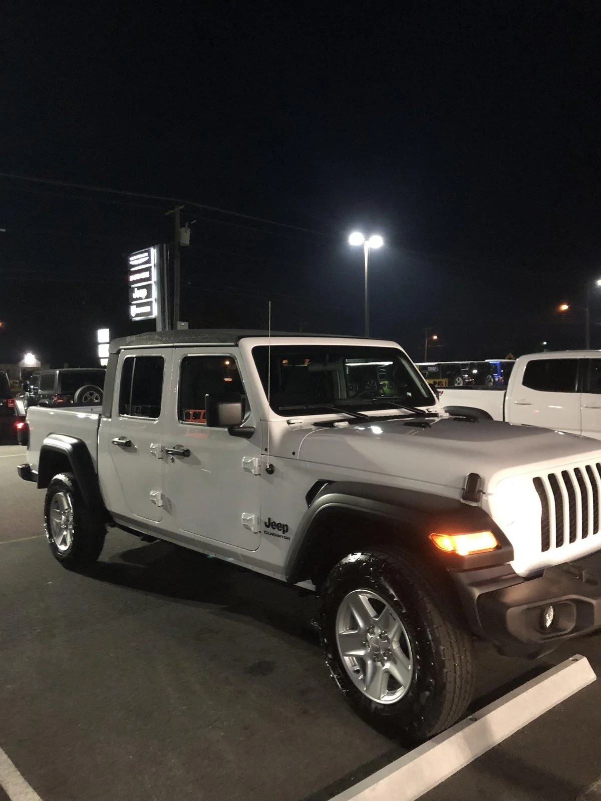 Jeep Gladiator DJ the Persevering Gladiator 7CF3D297-2314-4F08-B388-9BDF6ADB6D0A
