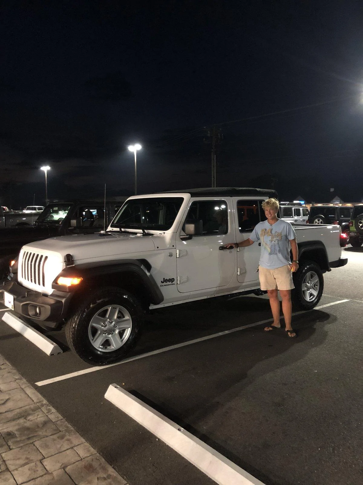 Jeep Gladiator DJ the Persevering Gladiator ACCB2A13-0D6B-4EB5-8D03-722F43E33299