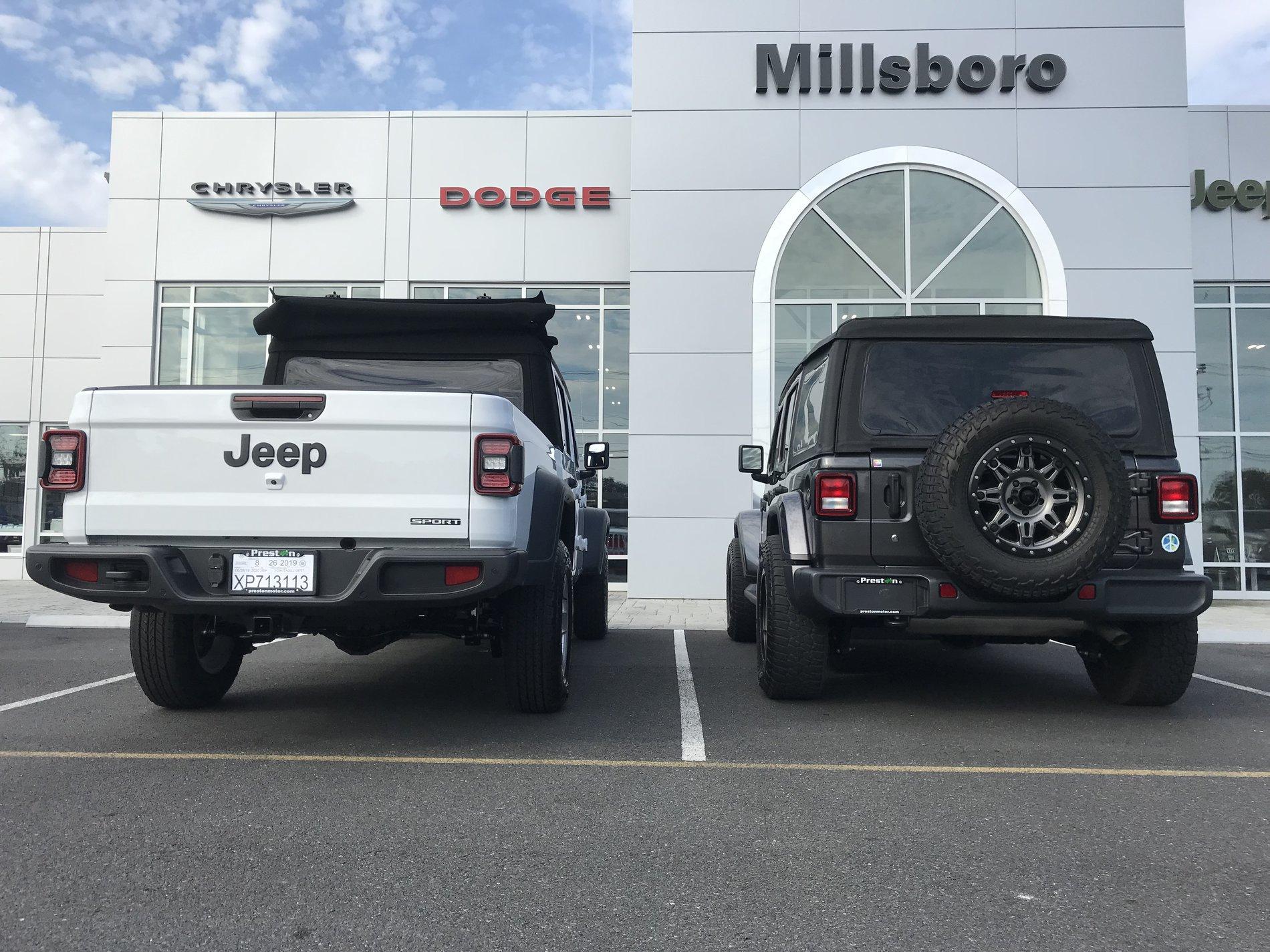Jeep Gladiator DJ the Persevering Gladiator D0B41440-B9BE-415B-8909-7F45E39652FE