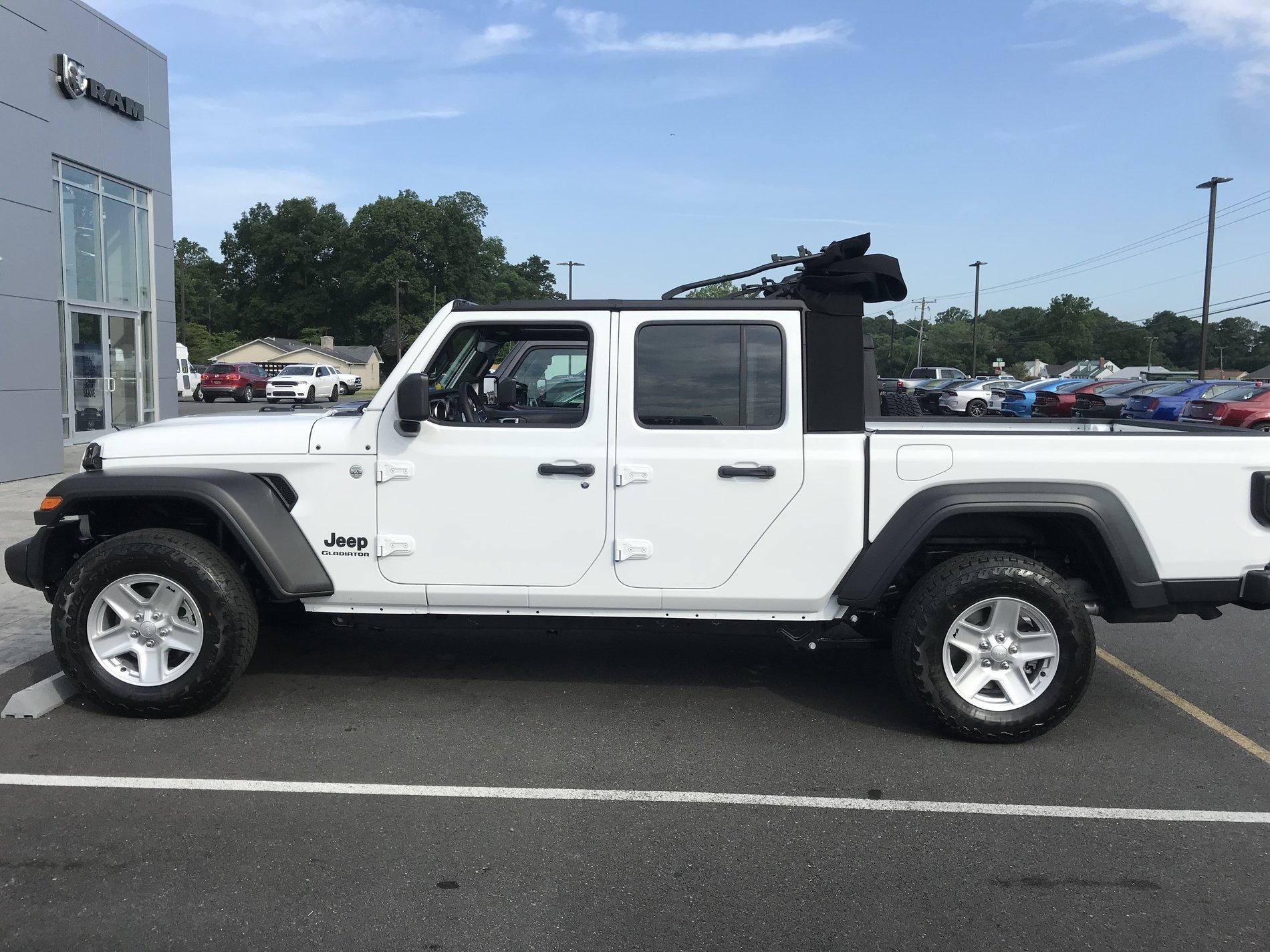 Jeep Gladiator DJ the Persevering Gladiator 6DDD8FE5-B893-4652-9EC0-2DE67CA56E53