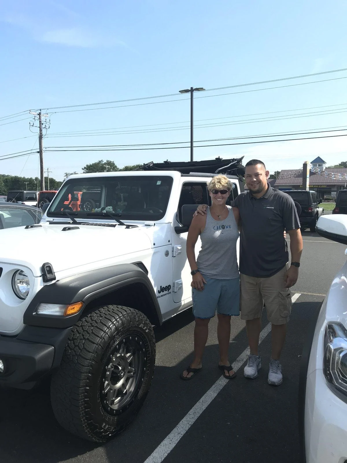 Jeep Gladiator DJ the Persevering Gladiator 3BAB97CF-B59C-487D-99CE-E5AB130B4A4F