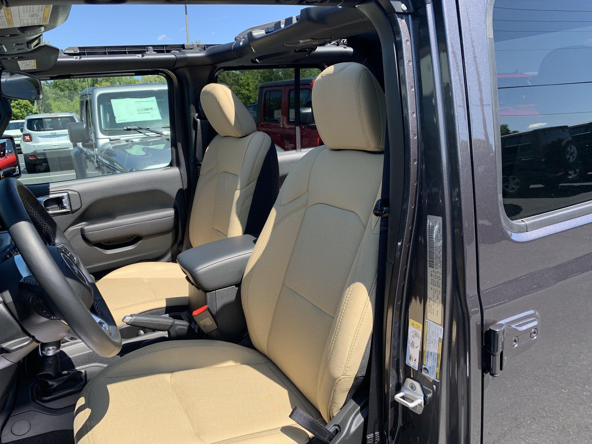 Jeep Gladiator Who Has The Tan Cloth Interior? DA40E952-6833-4CA8-8647-20B8D467F7E6