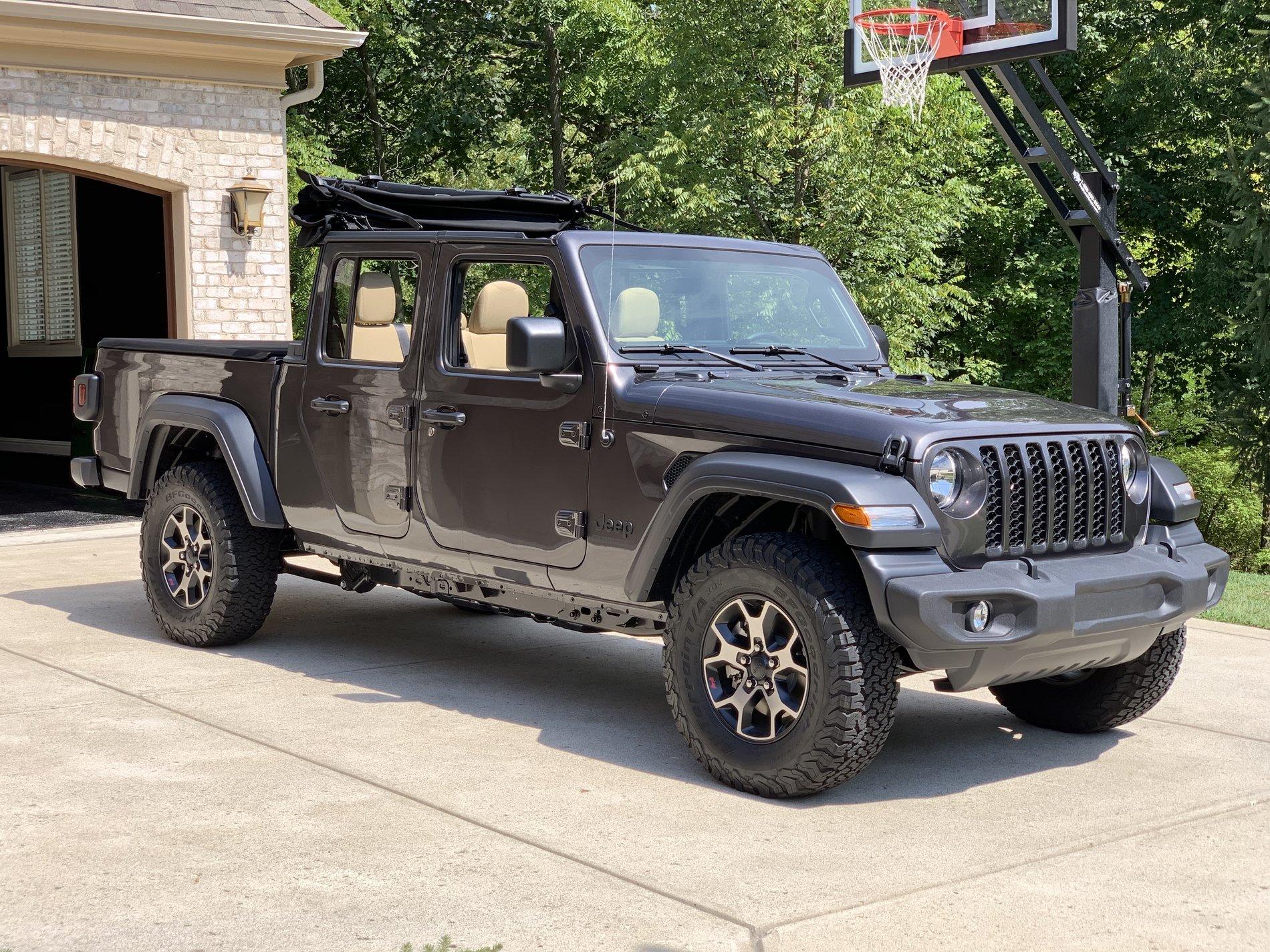 Jeep Gladiator Who Has The Tan Cloth Interior? 926ED91B-E1F1-4C2B-AA4C-D420267AFC4A
