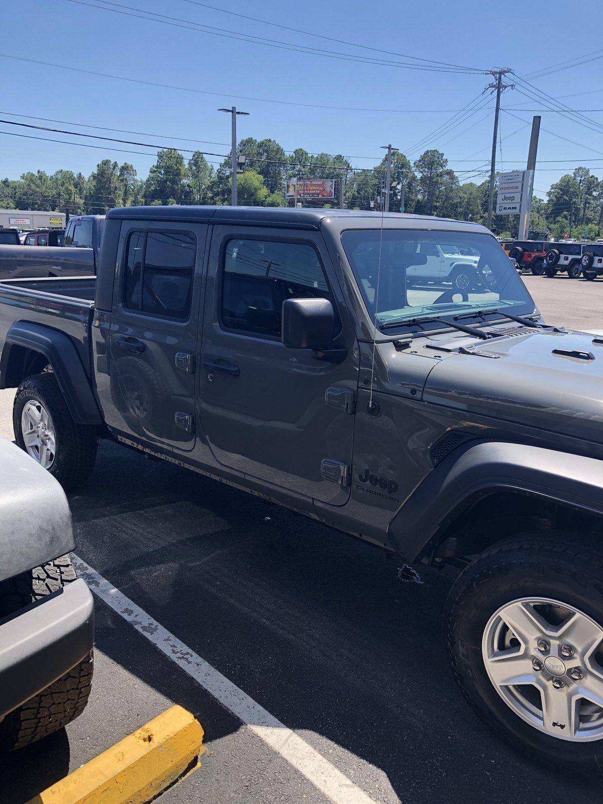 Jeep Gladiator STING GRAY Gladiator JT Club B8EC9DAA-676B-458E-96A6-260F74E8354C