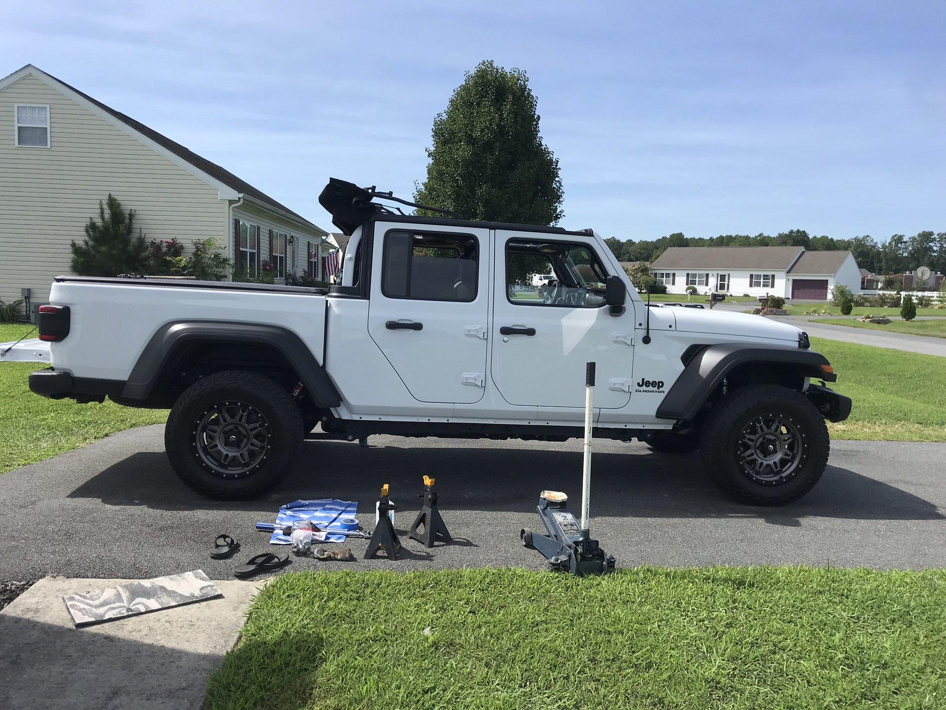 Jeep Gladiator DJ the Persevering Gladiator 7E9AF8BF-CE84-4F92-AADC-6F044E5317E4
