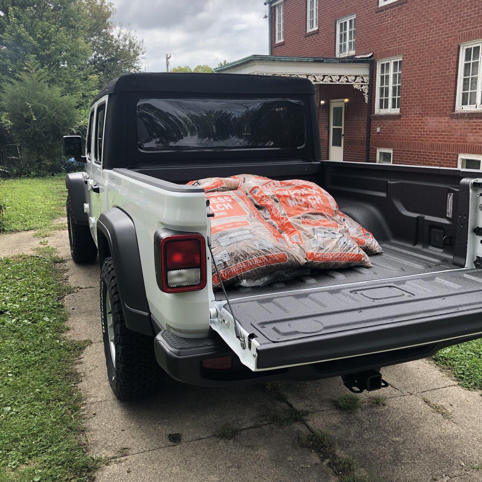 Jeep Gladiator Finally the bed hauling... 5F6418F0-F94A-472D-8A70-228257F8F905