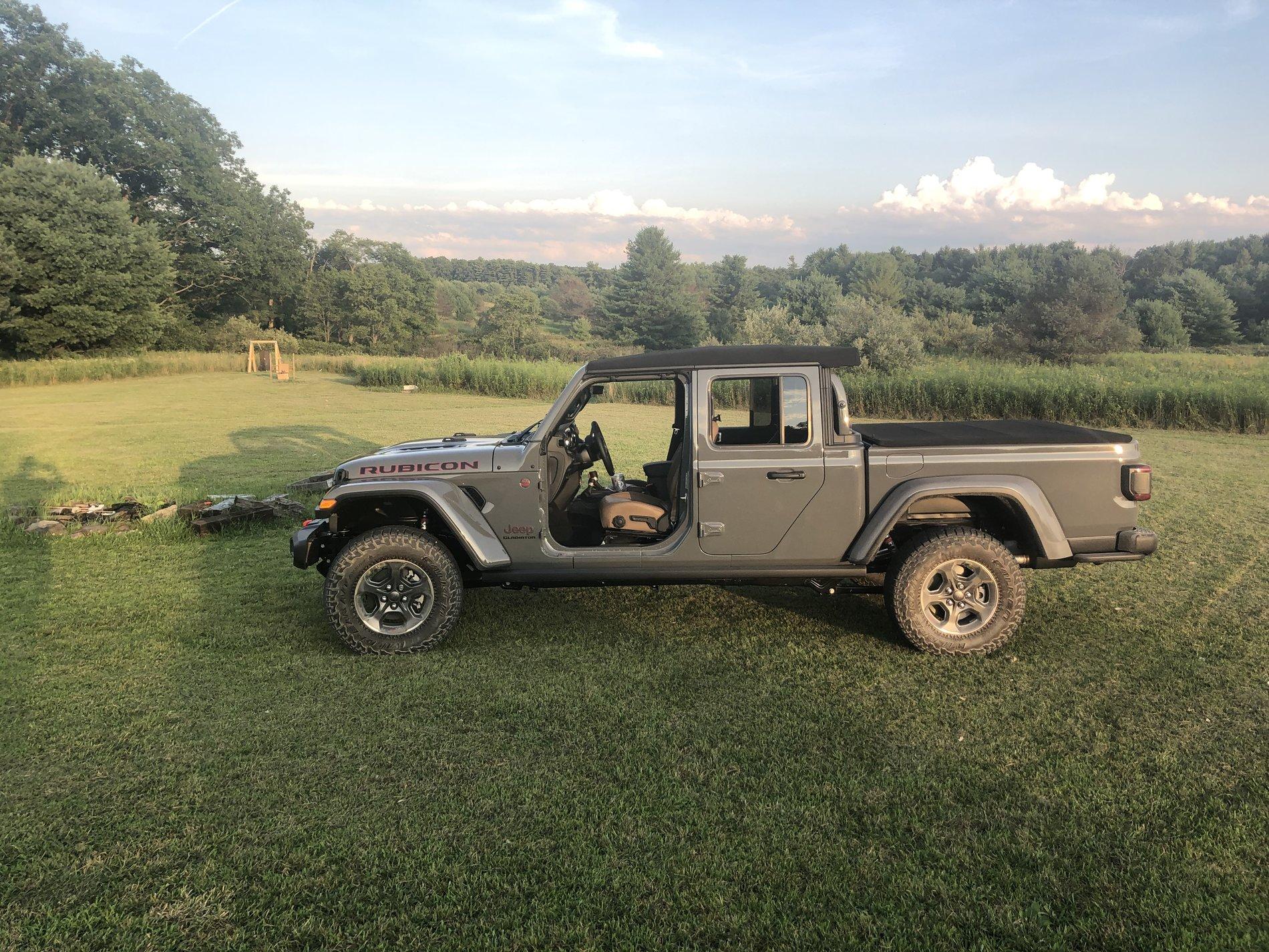 Jeep Gladiator STING GRAY RUBICON WITH TAN LEATHER IMG_5205