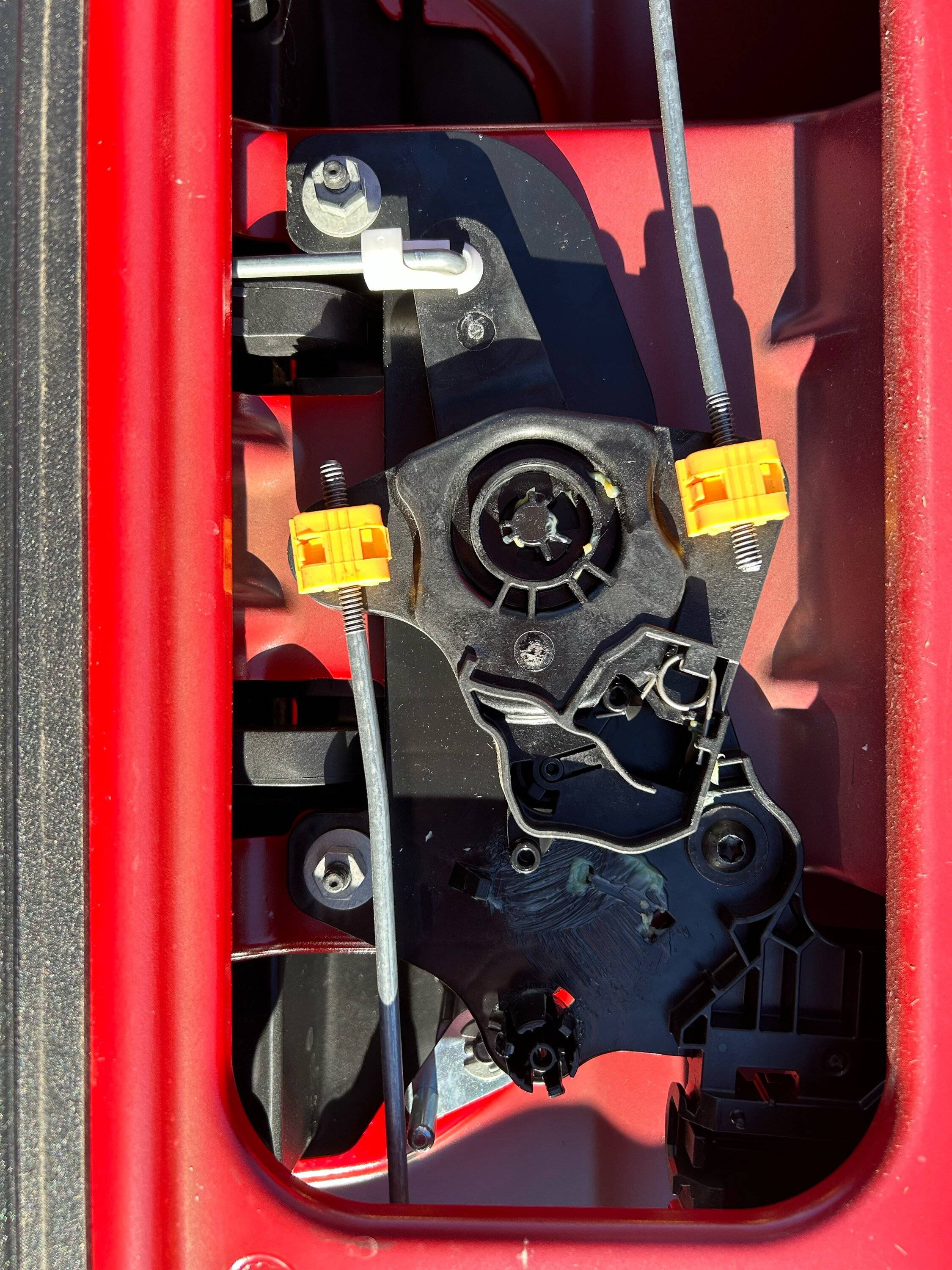Jeep Gladiator 2022 gladiator sport tailgate lock 8005DB19-A3D8-4BCE-A60E-D643B8527A54