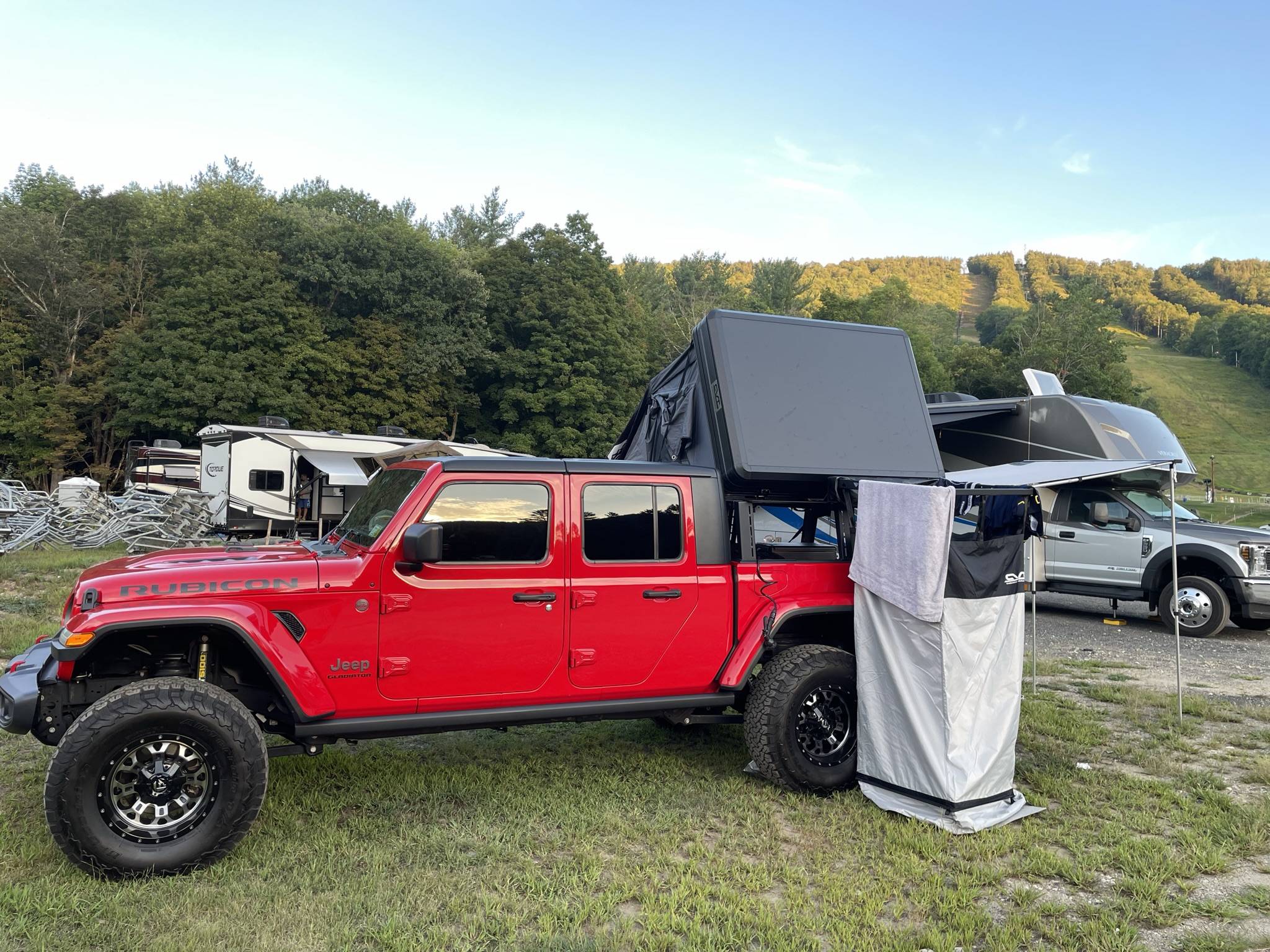 Jeep Gladiator Full CVT Roof Top Tent Set Up For Sale $3,400 C35AFA05-8A09-4B24-88ED-FC57AE70161C