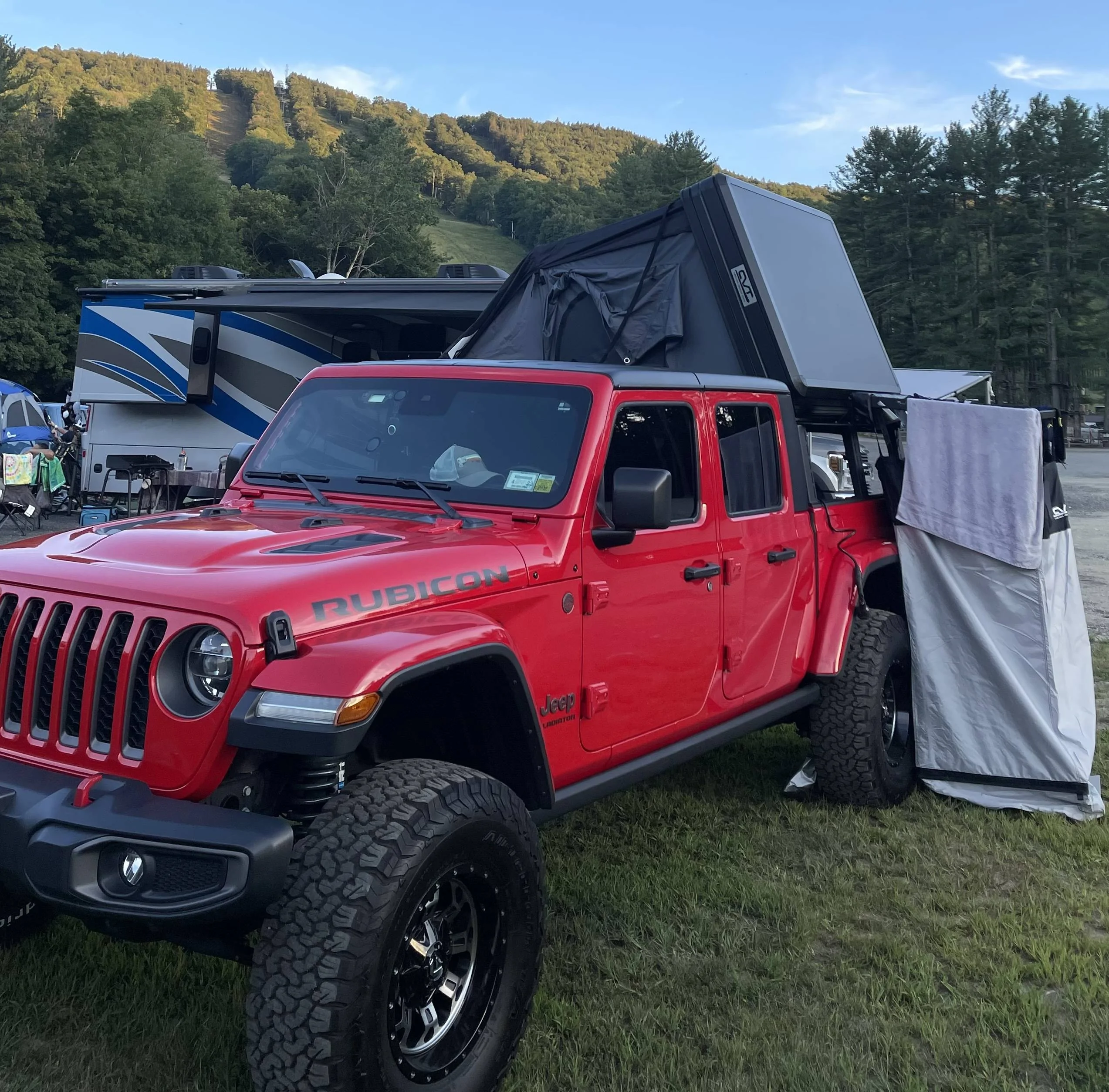 Jeep Gladiator Full CVT Roof Top Tent Set Up For Sale $3,400 9B67D629-0770-4637-984F-0B5BFAAF972C