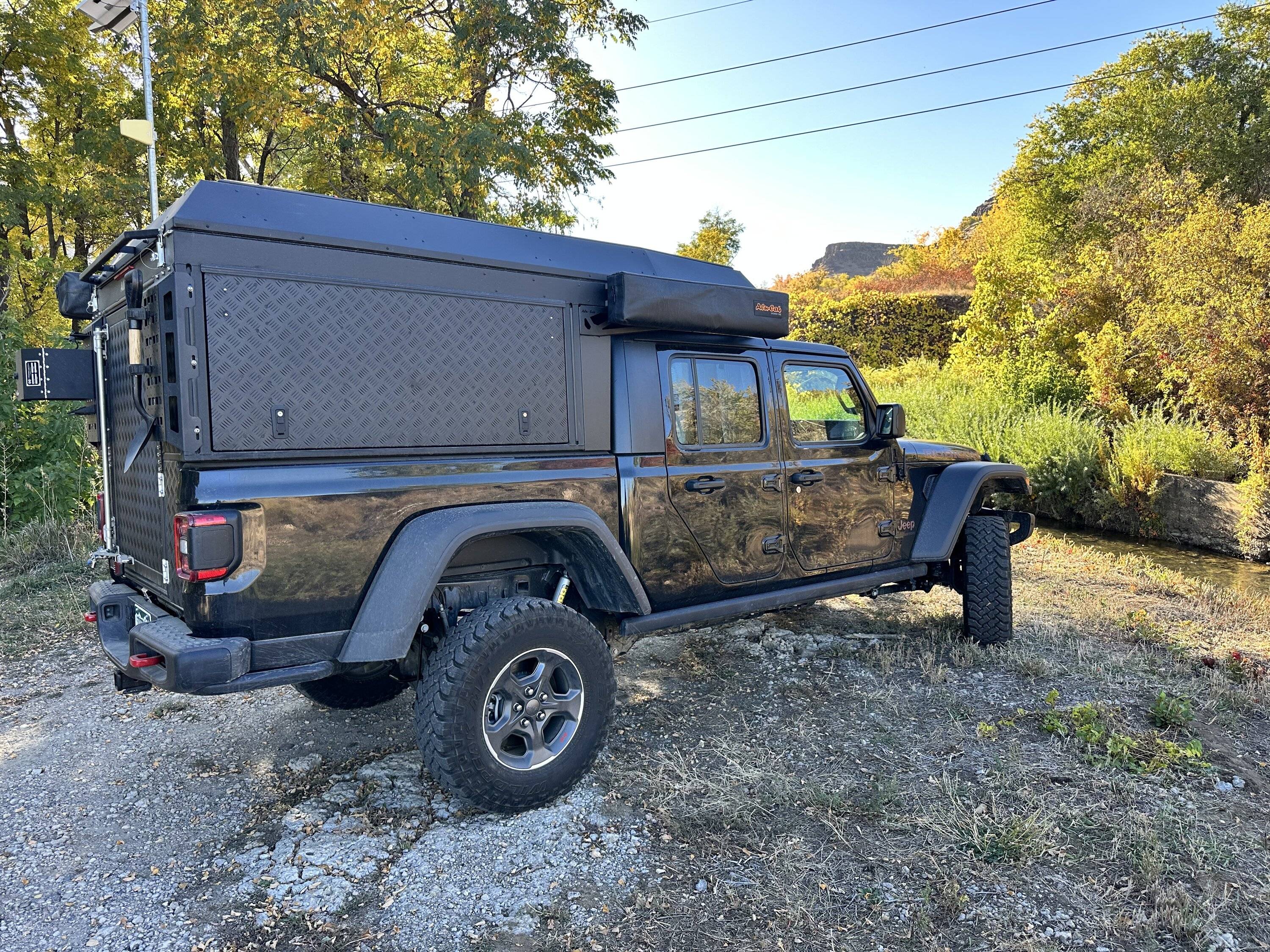 Jeep Gladiator Alu-Cab Canopy Camper Roll Call IMG_0195