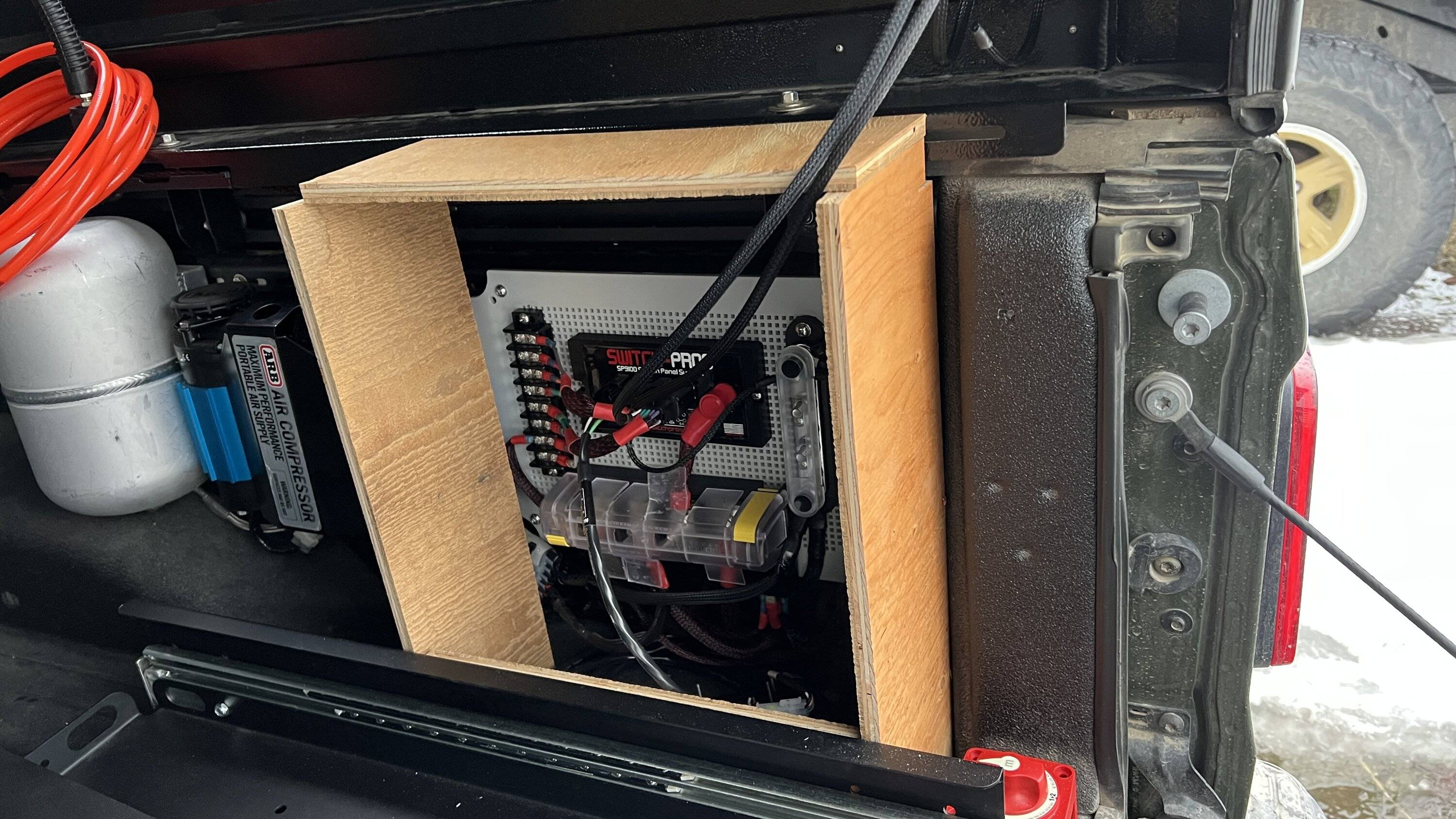Jeep Gladiator Switch panel in bed for accessories - what's your setup? IMG_0004
