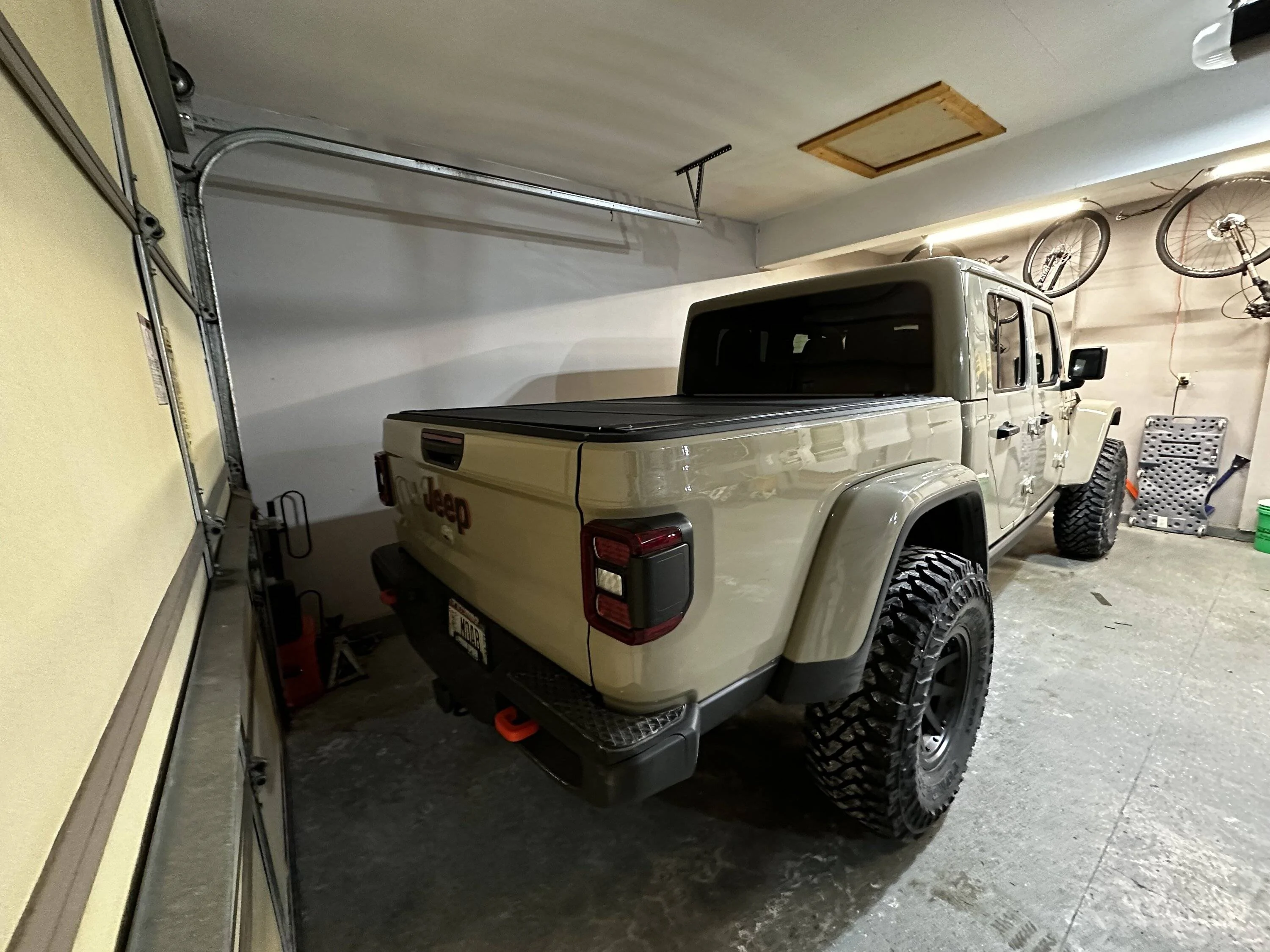 Jeep Gladiator Nearly new Backflip MX4 Tonneau IMG_1019