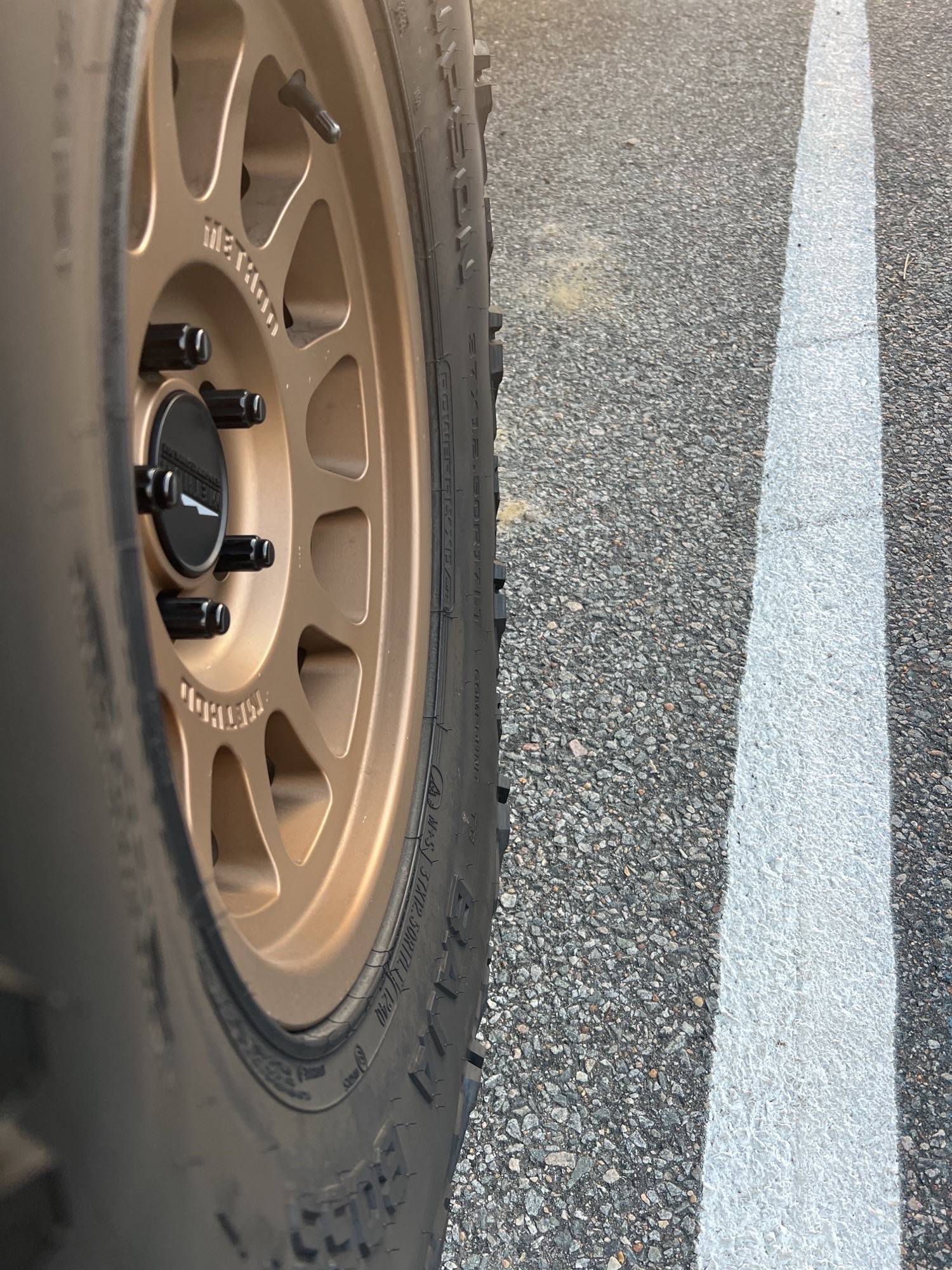 Jeep Gladiator Bronze wheels Image1