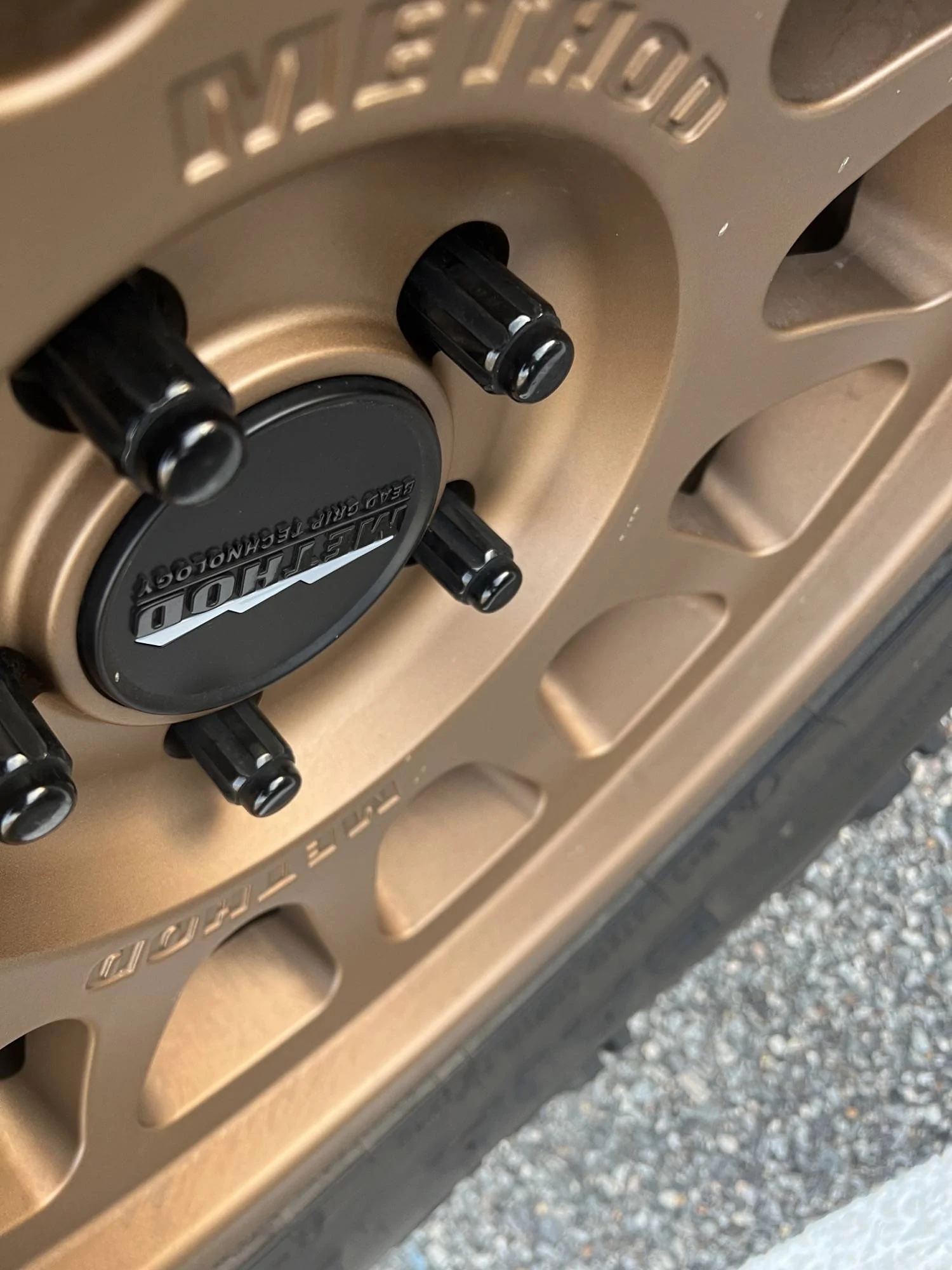 Jeep Gladiator Bronze wheels Image2