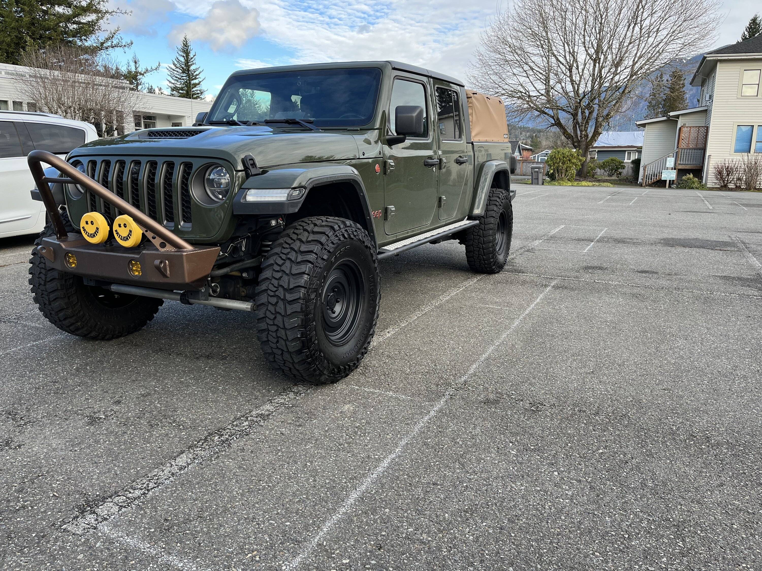 Jeep Gladiator Flipping a coin Salta XR or fifteen52  analogs HD 45A2BC0E-12CA-4392-80B3-97EC3E520E20