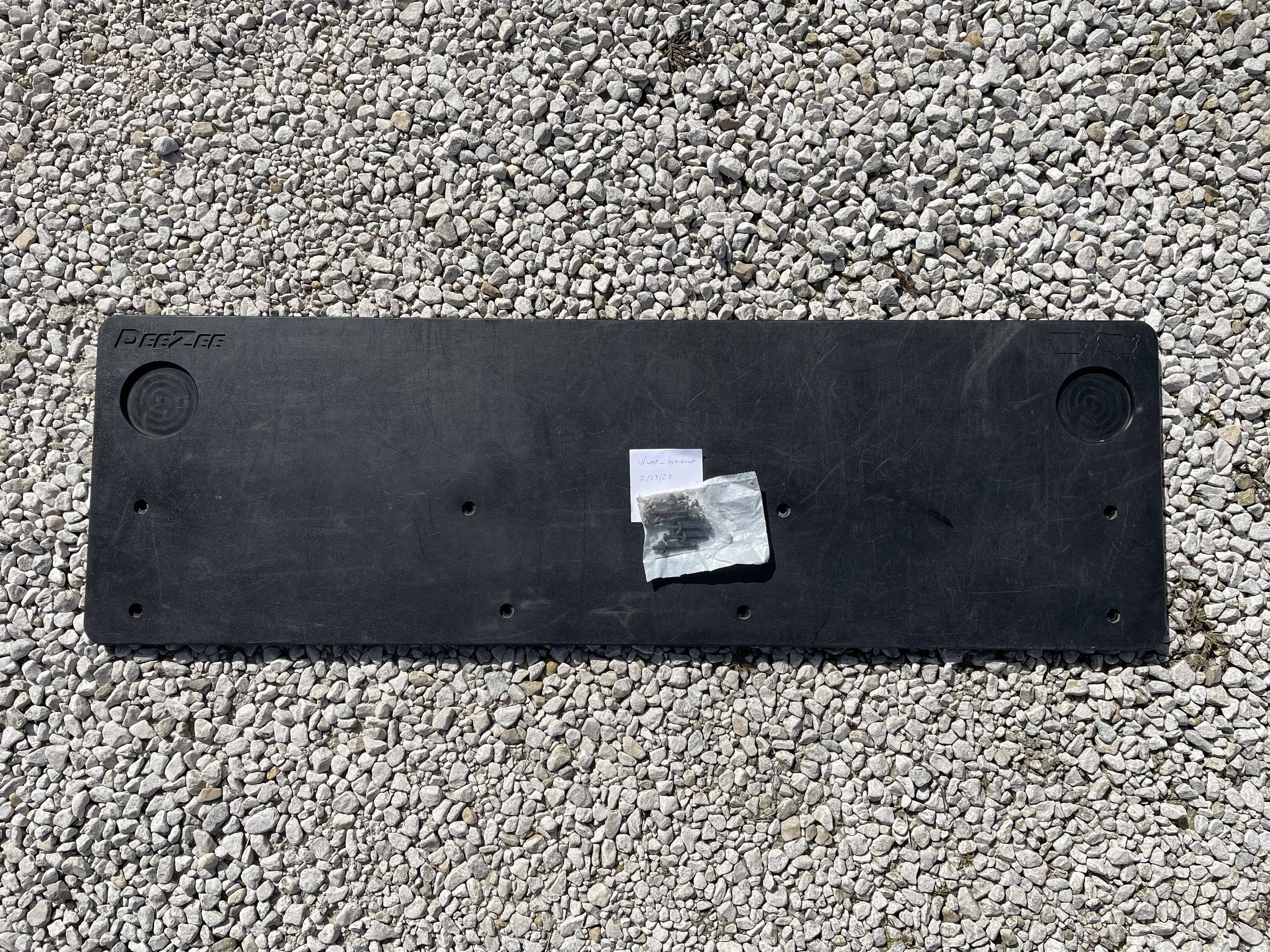Jeep Gladiator Dee Zee Polymer Tailgate Board FFFED4E1-B602-411B-9AB6-D242A67789F8