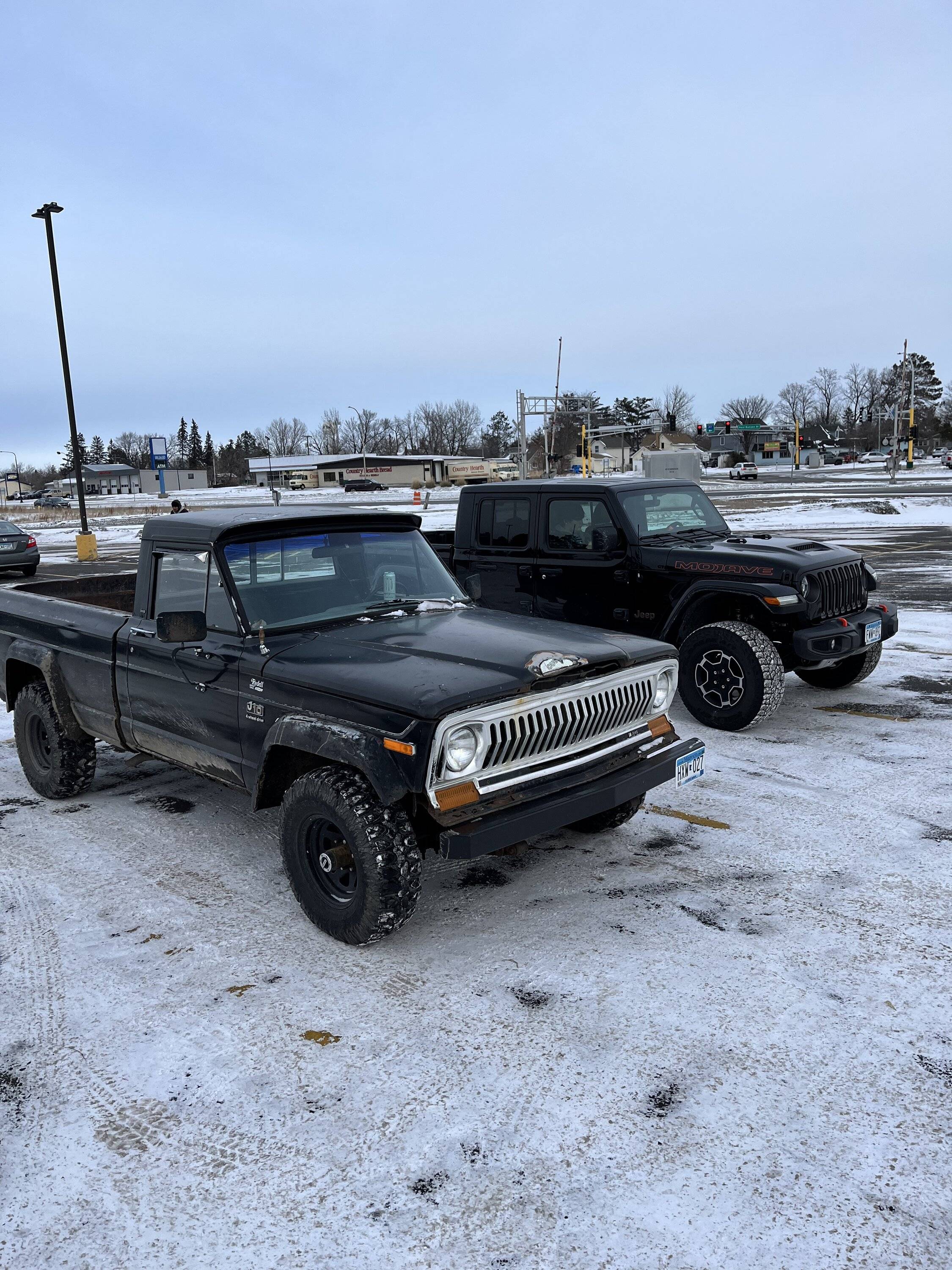 Jeep Gladiator Jeeps Parking Next To Jeeps B1F70429-9247-4A36-BF7A-6D89602C2DA7